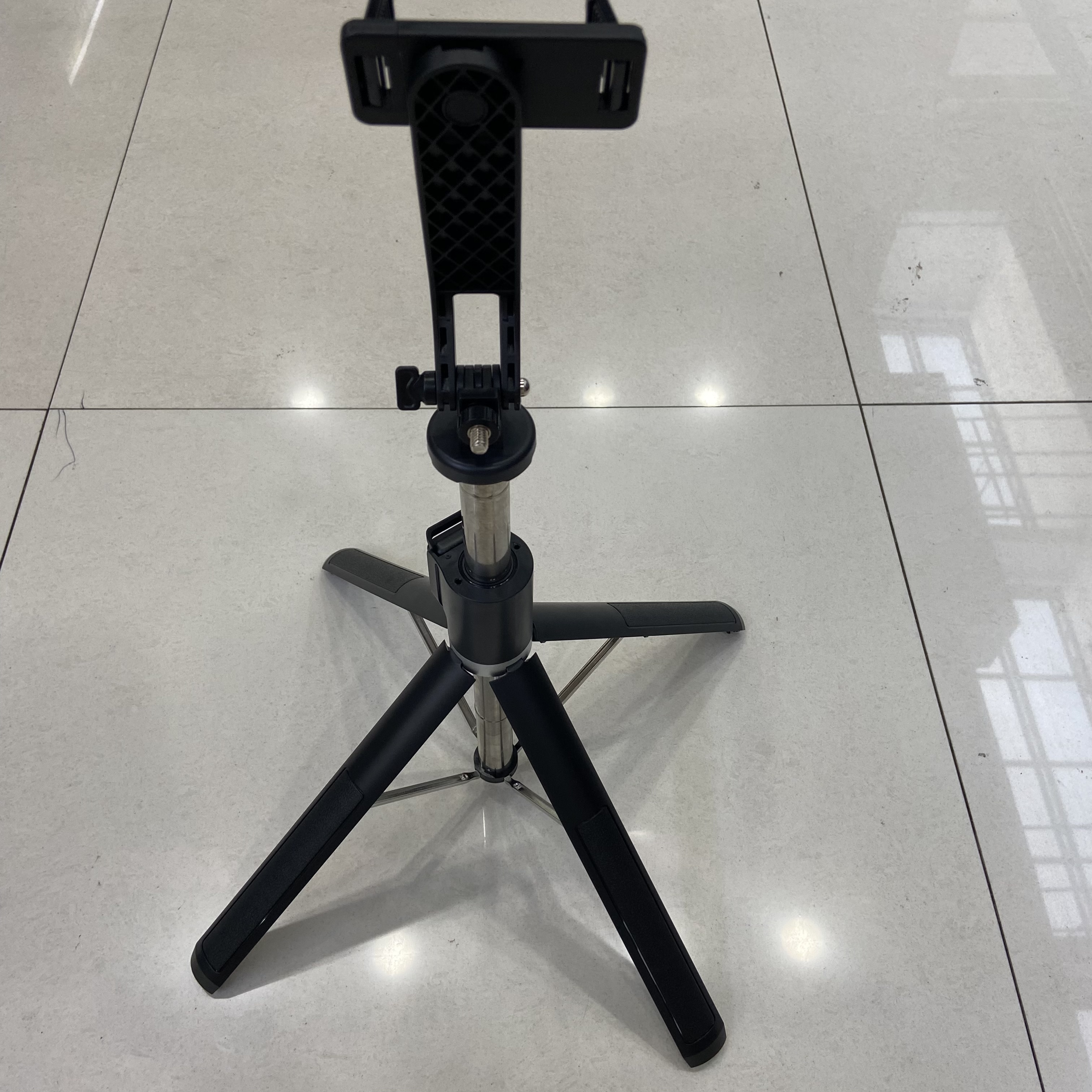 Live bluetooth selfie stick P220 ultra estable telescópico cuatro esquina aleación de aluminio 2,2 metros Specification image