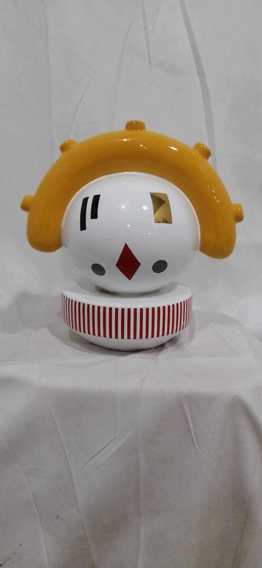 Retro design ceramic yellow doll entrance decoration piece, personalized designer style, model room arrangement, height 26*26*24 details Picture