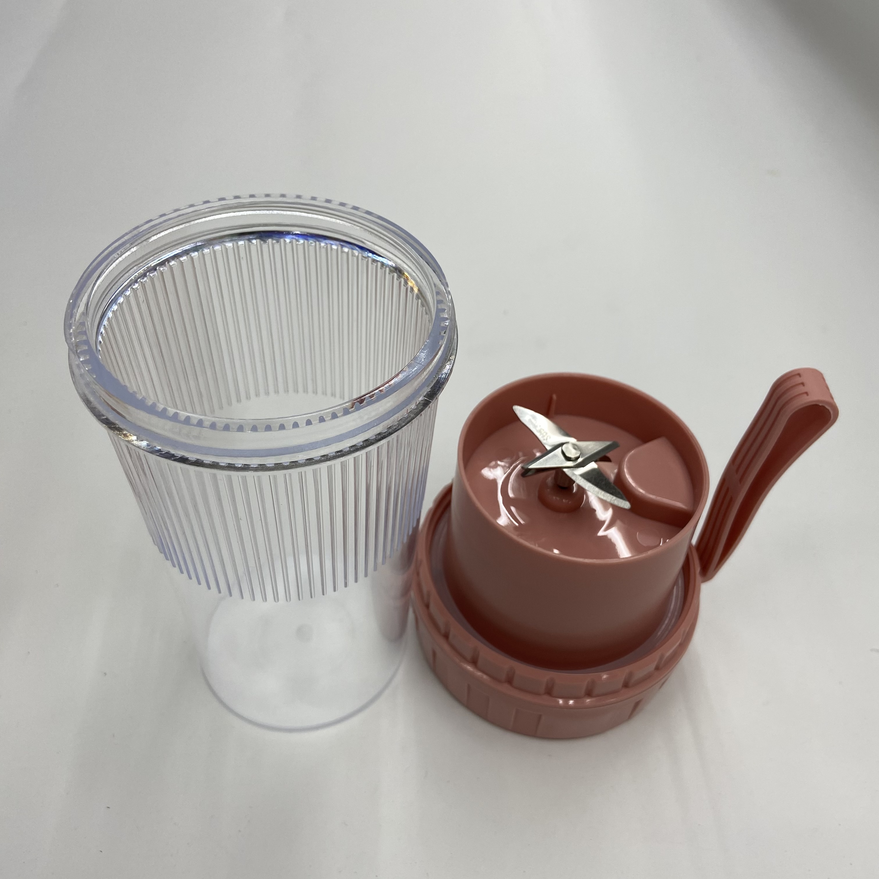 Meichun portable juicer cup, small household juicer, student dormitory juicer Item Picture