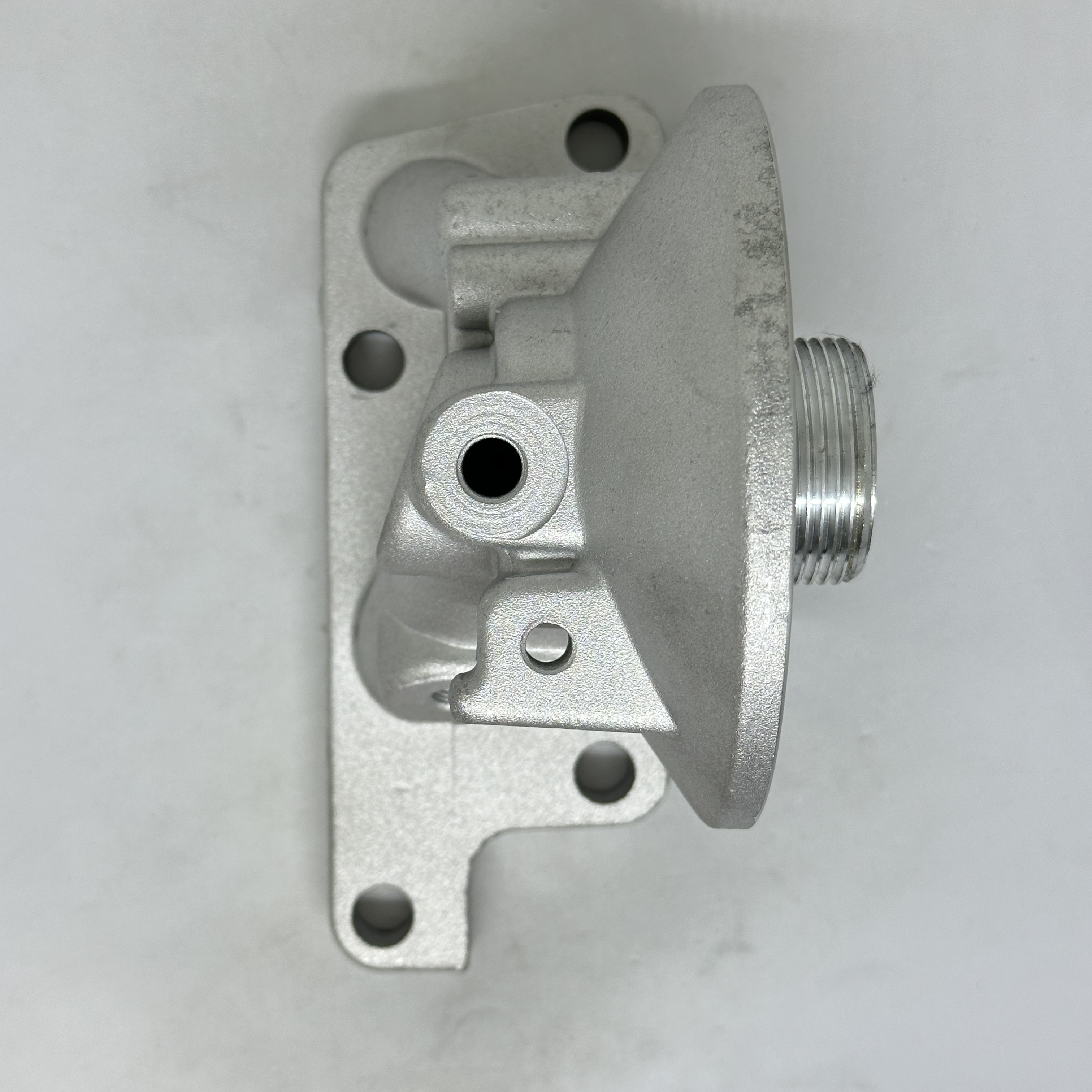 Auto parts Japanese heavy truck oil filter base 8970966773