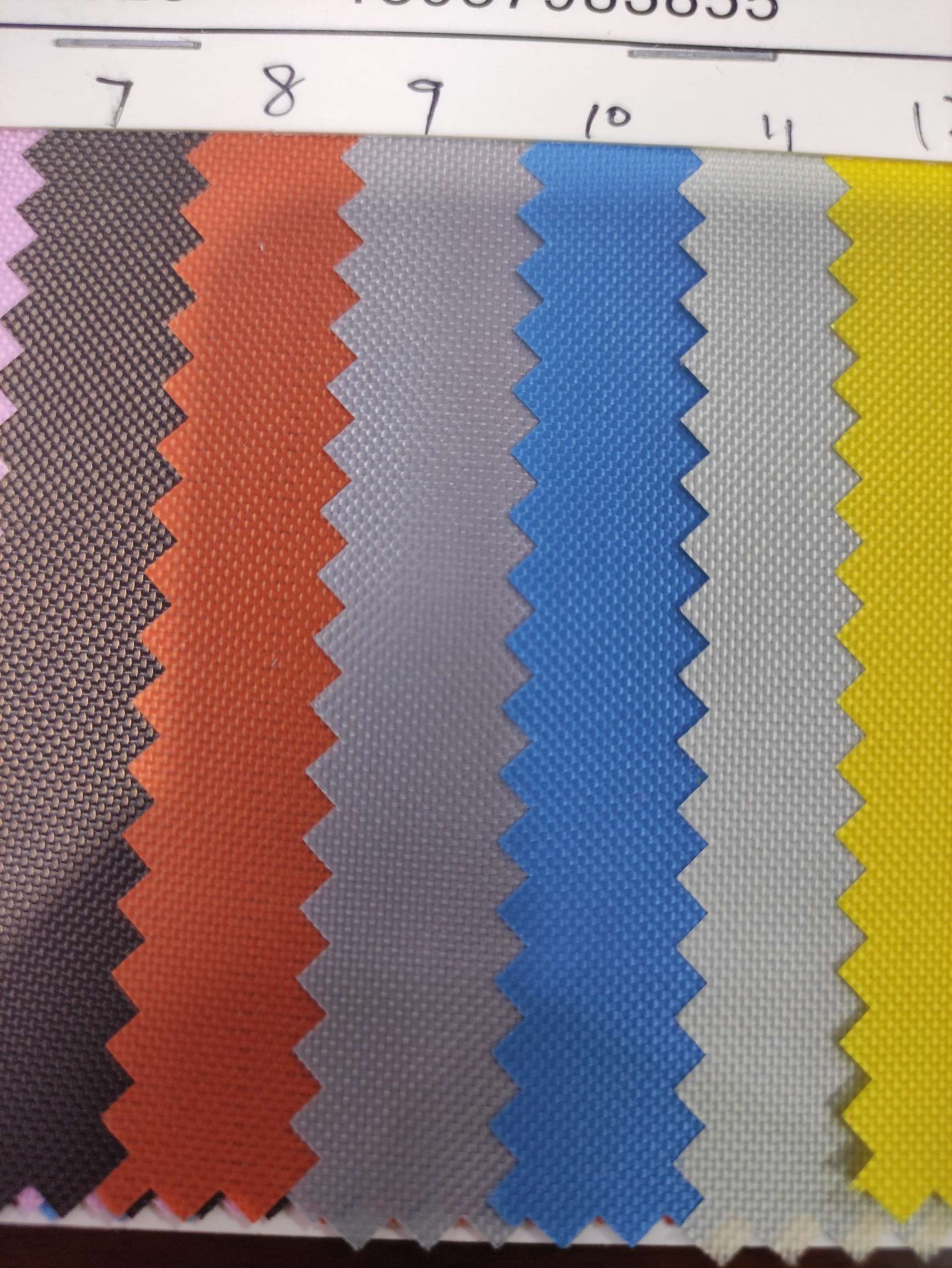 厂家直销热销新款PVC皮革大量现货高中低档箱包沙发鞋材8923