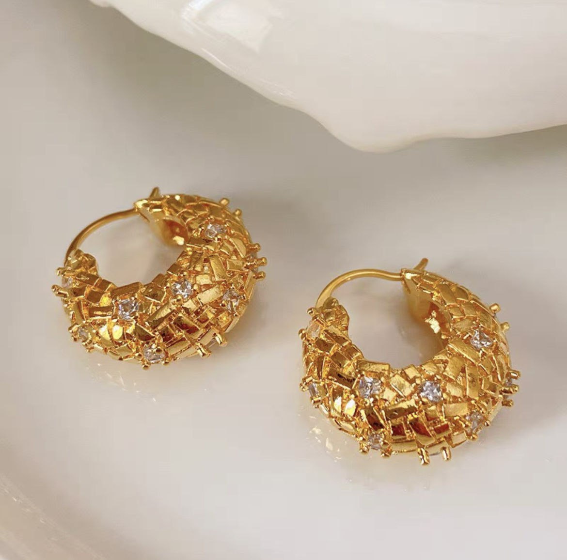 Korean Atmosphere Metal Light Luxury Personality French Fashion Earrings Fate Season Specification drawing