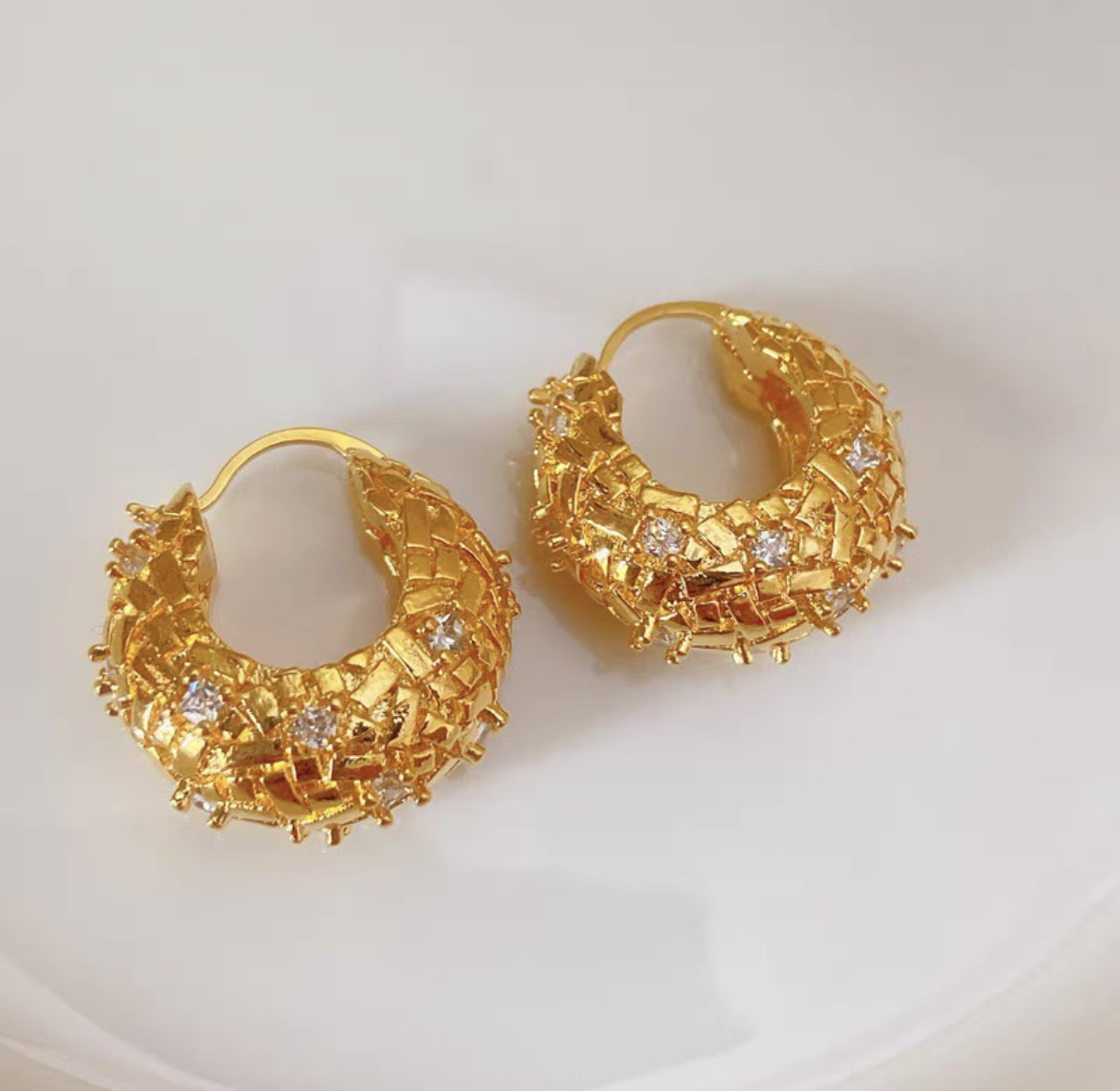 Korean Atmosphere Metal Light Luxury Personality French Fashion Earrings Fate Season Item Picture