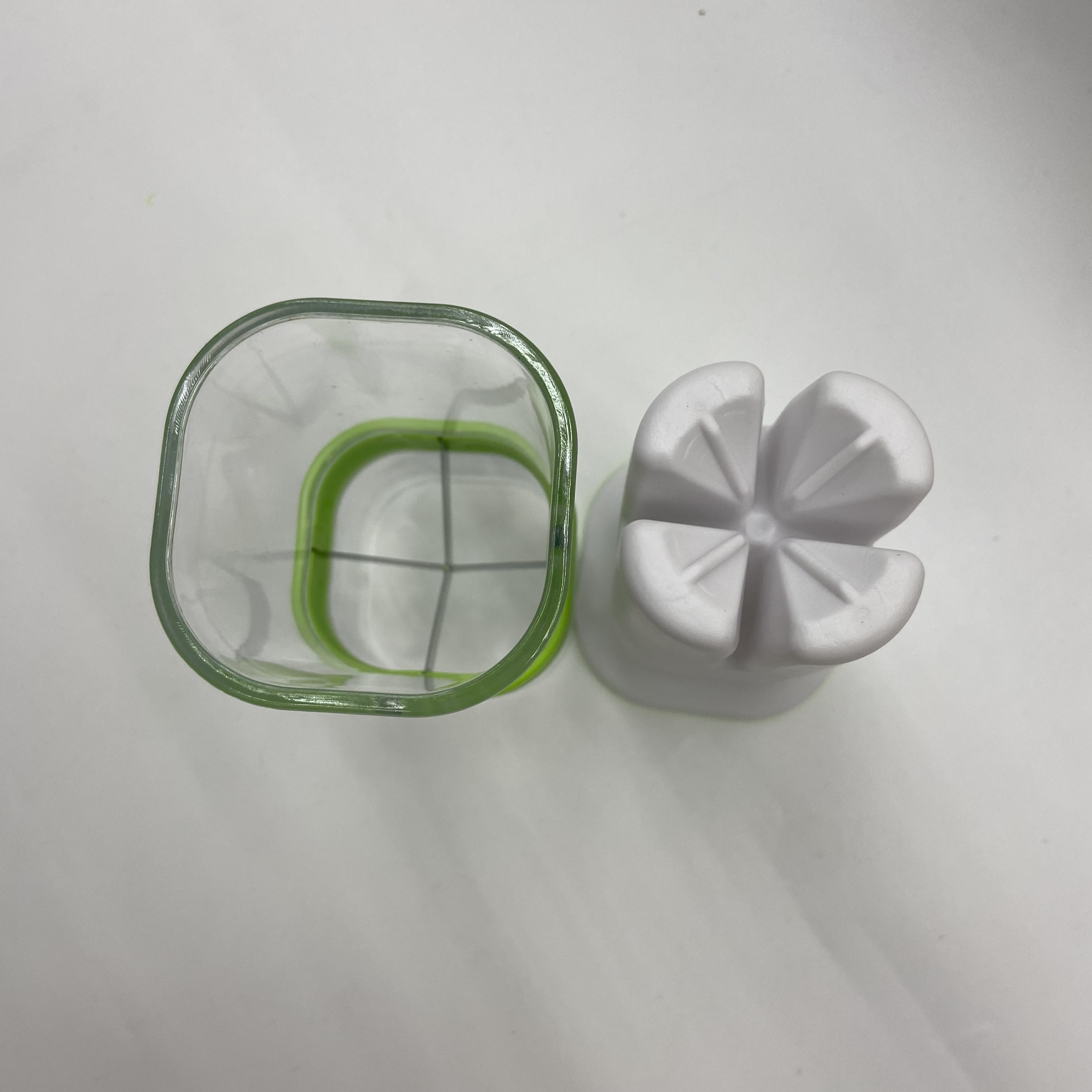 Cucumber and carrot slicer, strawberry and tomato slicer, multi-functional vegetable cutter, kitchen tools Item Picture