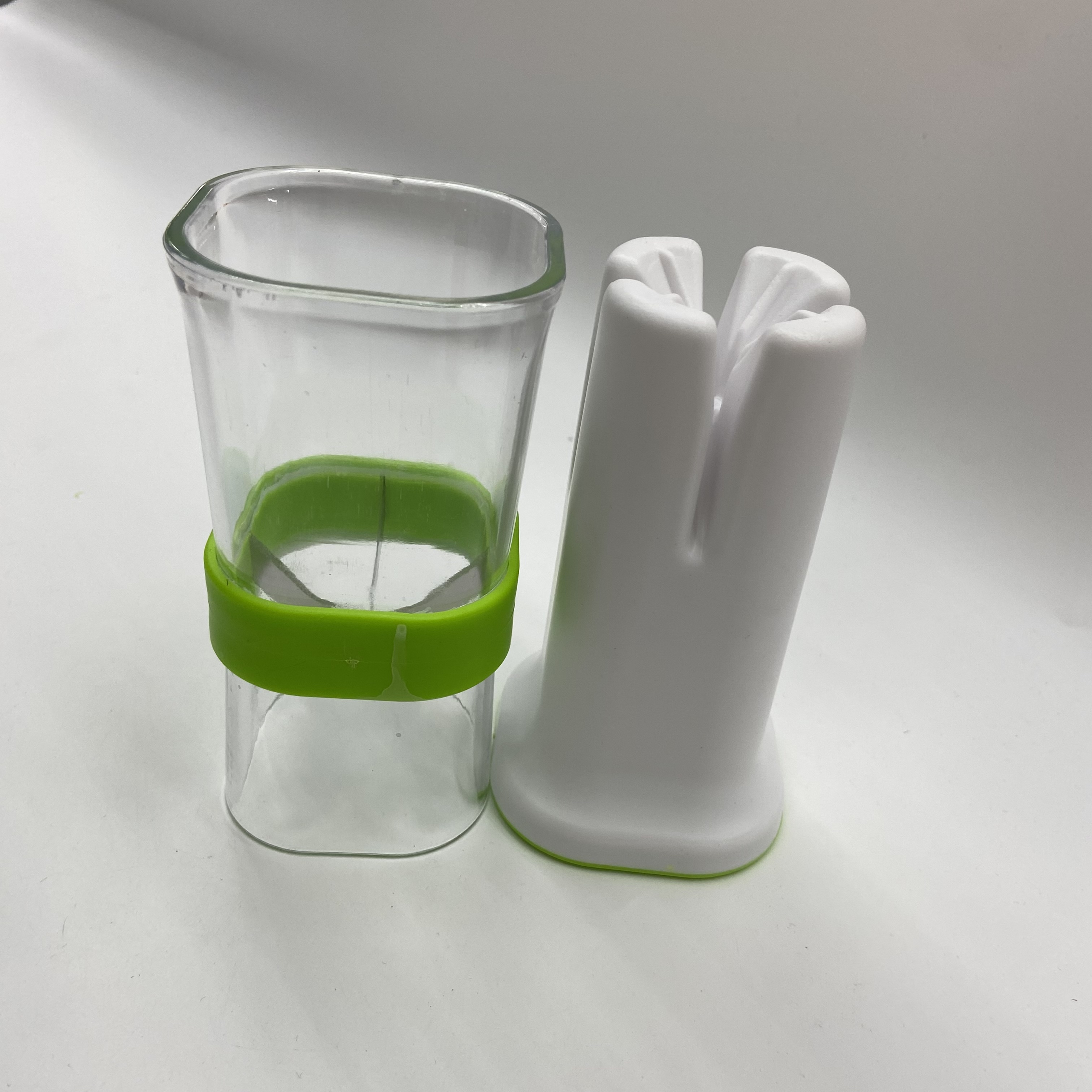 Cucumber and carrot slicer, strawberry and tomato slicer, multi-functional vegetable cutter, kitchen tools Specification image