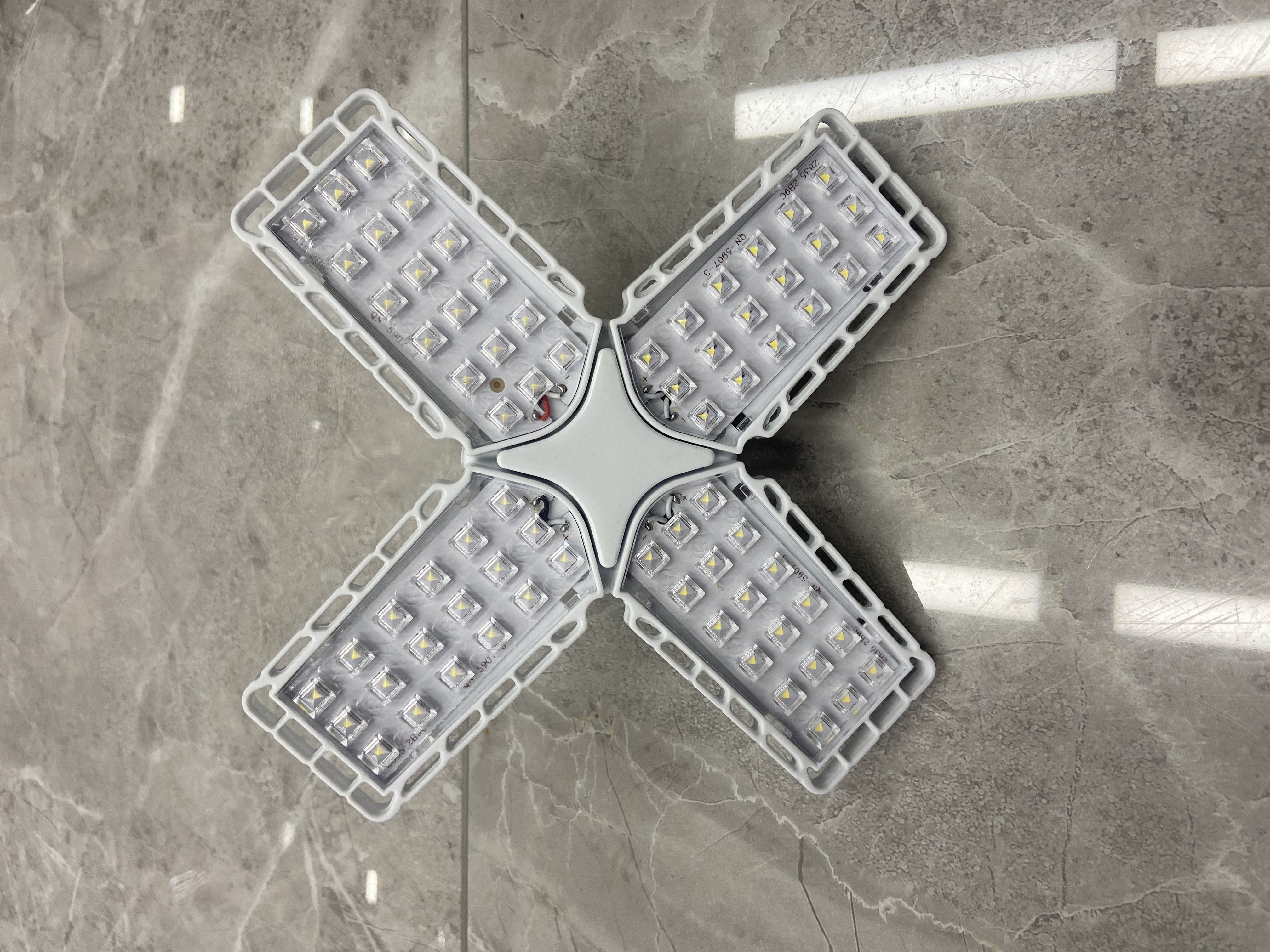 迷你小金刚四叶45W 实际功率26W 24W 单压 宽压大功率 超亮节能室内室外照明 