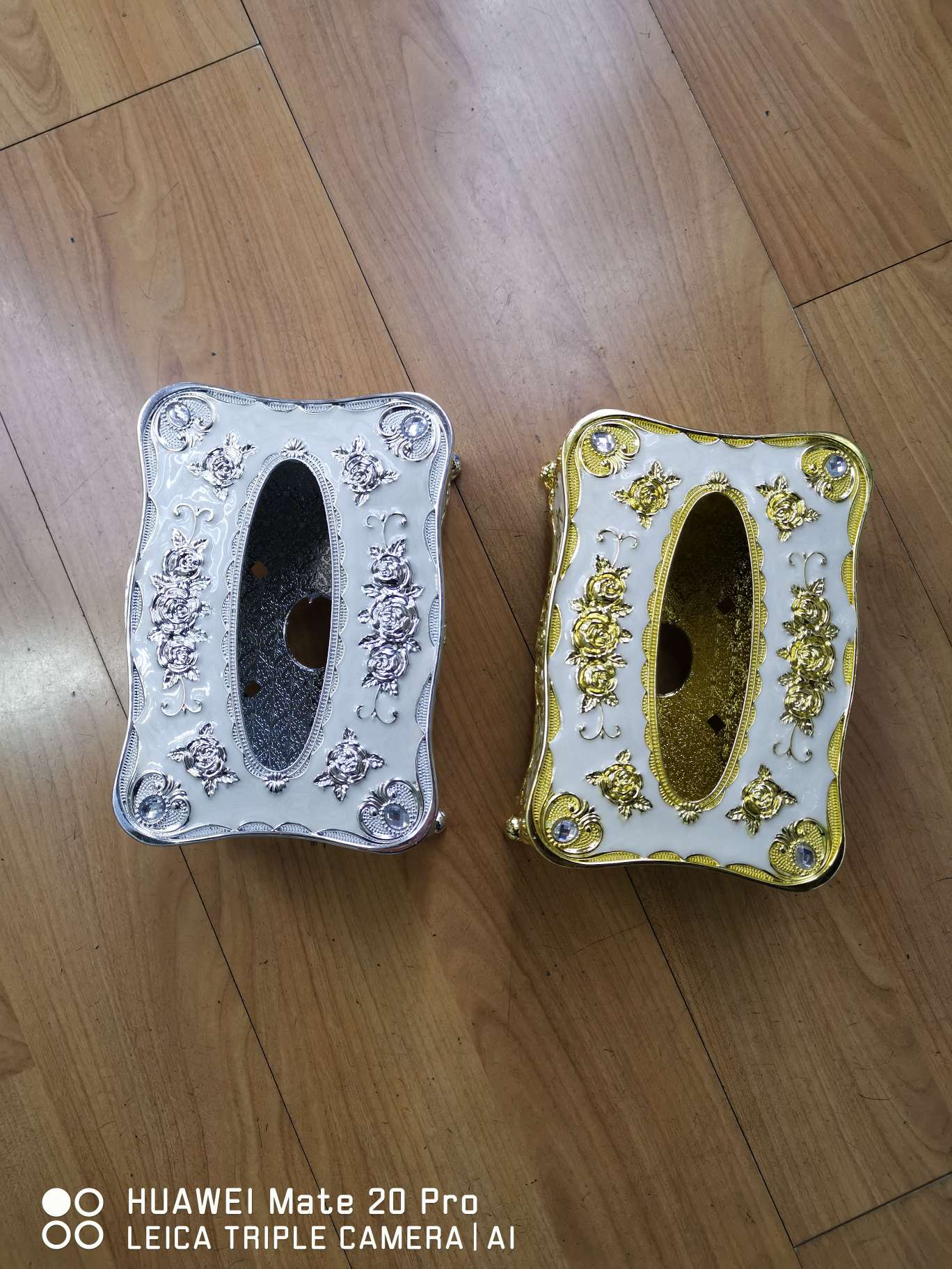 装饰/工艺/摆件/镀金色纸巾盒白底实物图