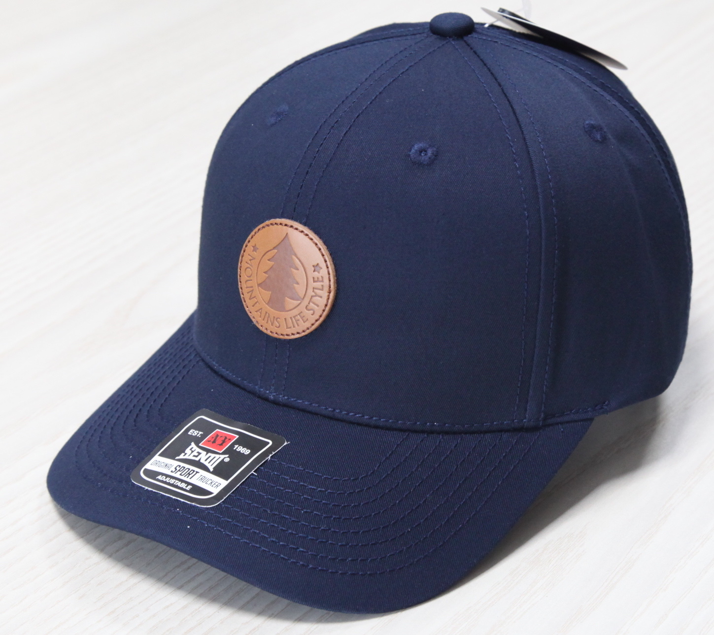Four-color leather label baseball cap, new high-quality Korean version baseball cap, fashionable men's and women's hats