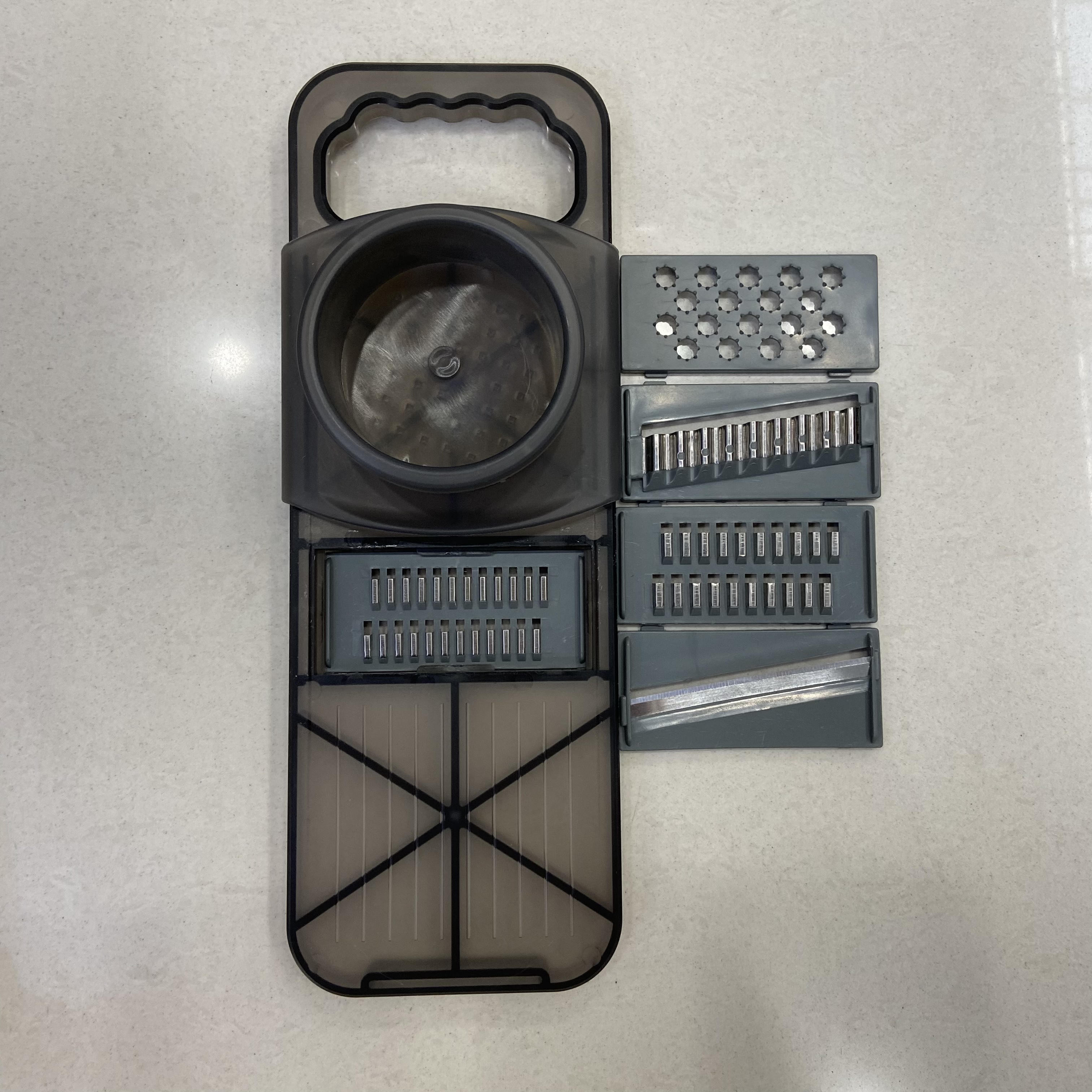 Multi-functional kitchen vegetable cutter, household shredder, stainless steel grater, potato and radish grater Application Scenario