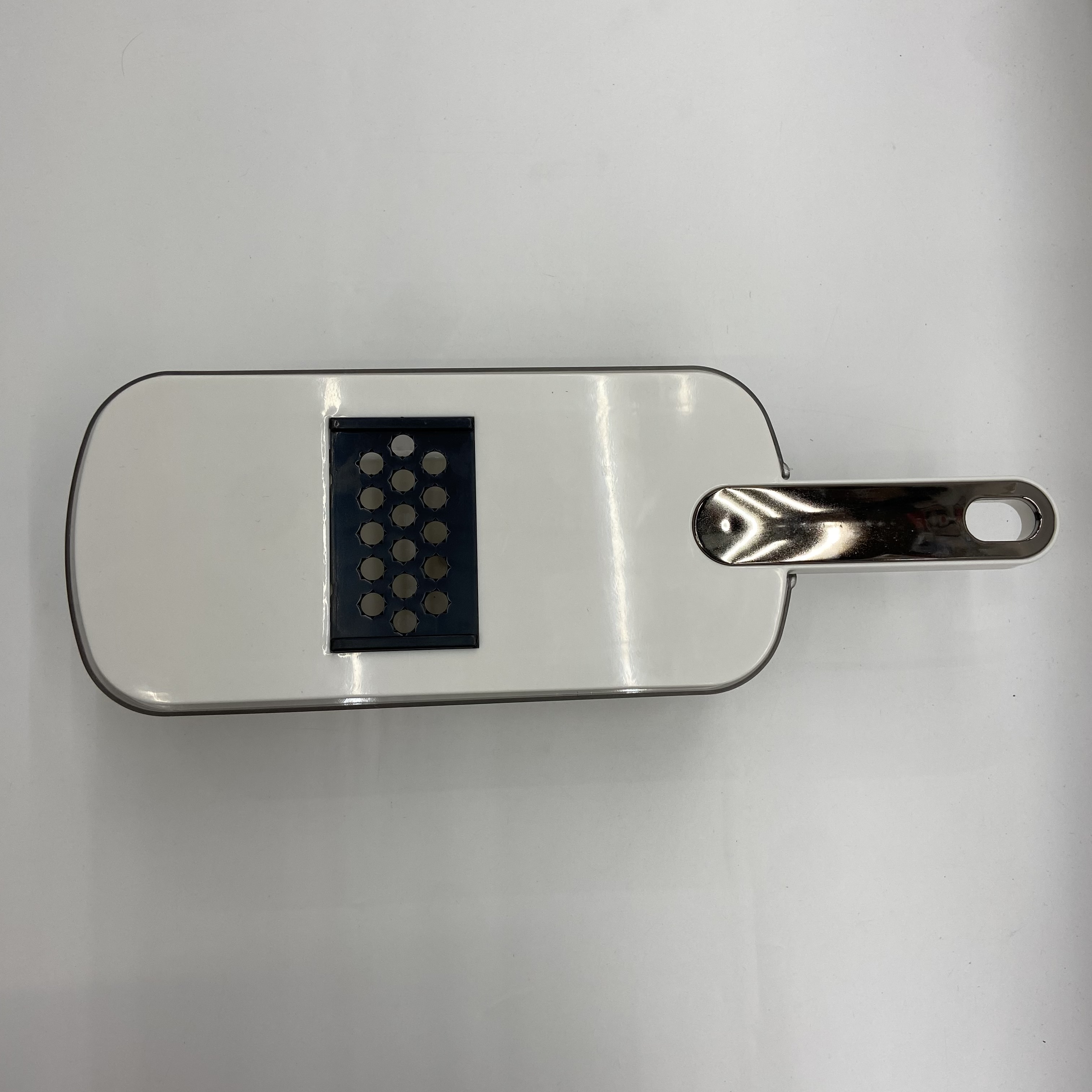 Multi-functional vegetable slicer, potato shreds grater, household thick shreds, kitchen vegetable insertion and slicing machine, shreder and grater Application Scenario