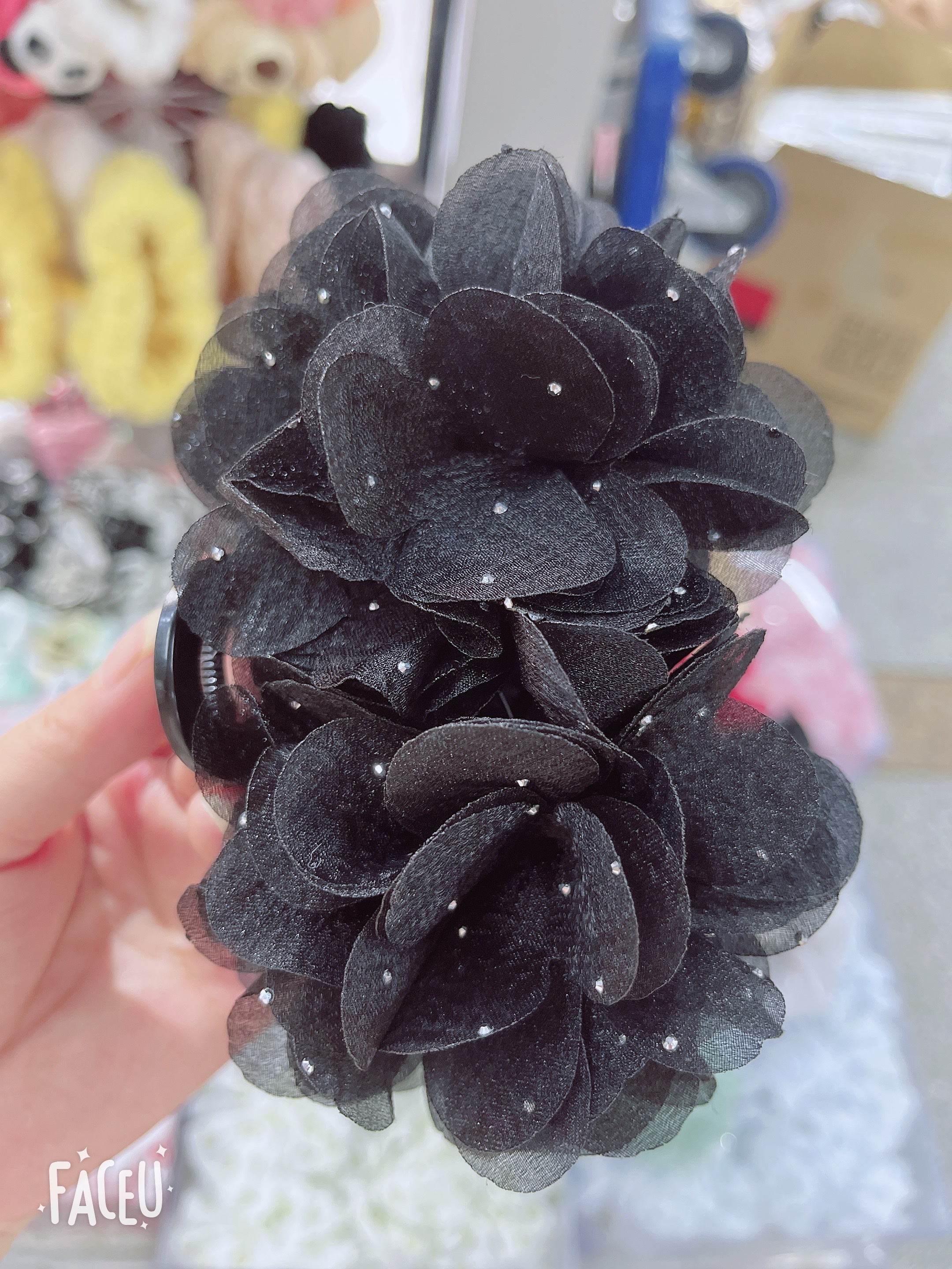 Korean version elegant and stylish petal grabber, 13 cm clips available in six colors.