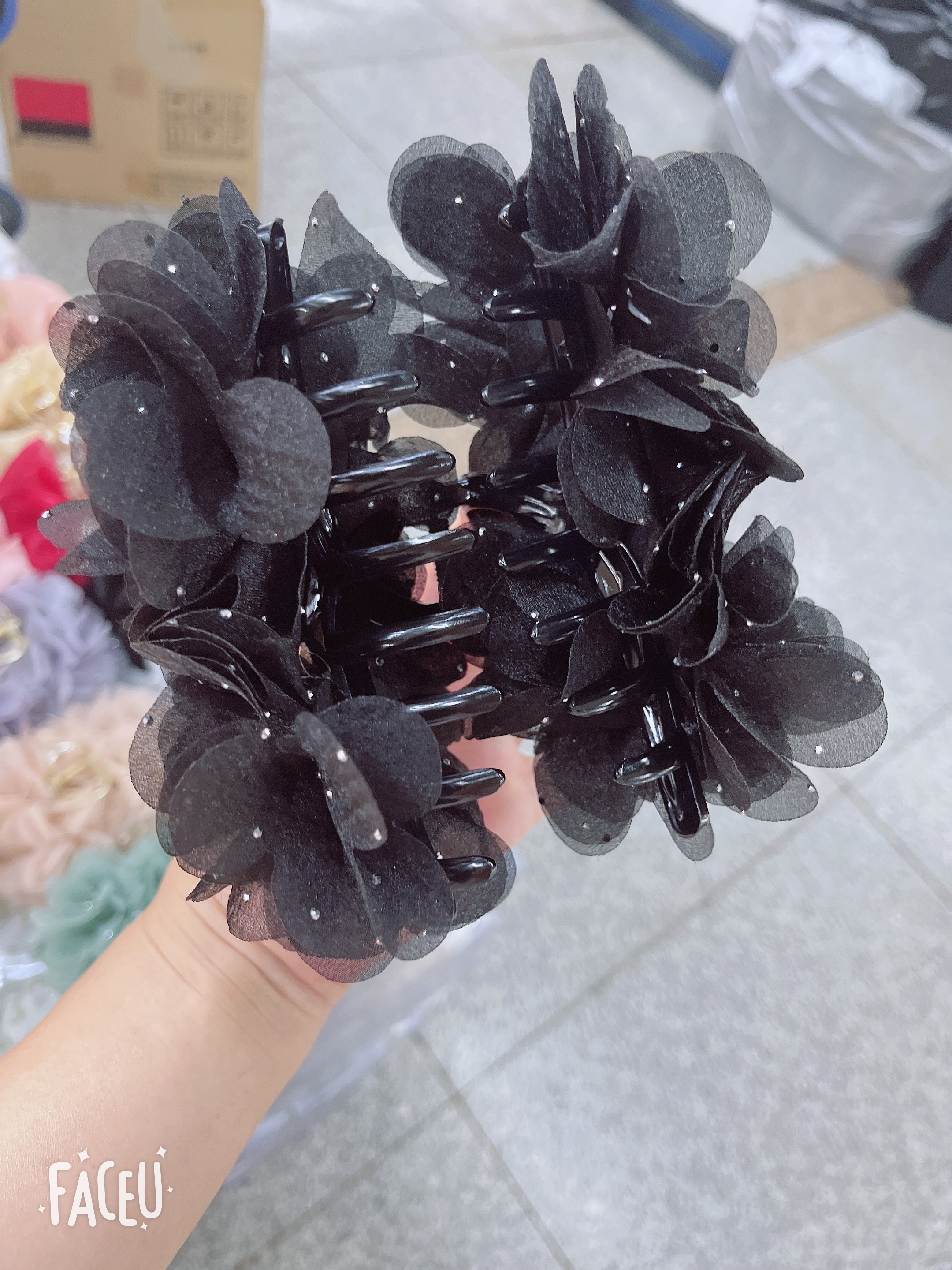 Korean version elegant and stylish petal grabber, 13 cm clips available in six colors. Specification image