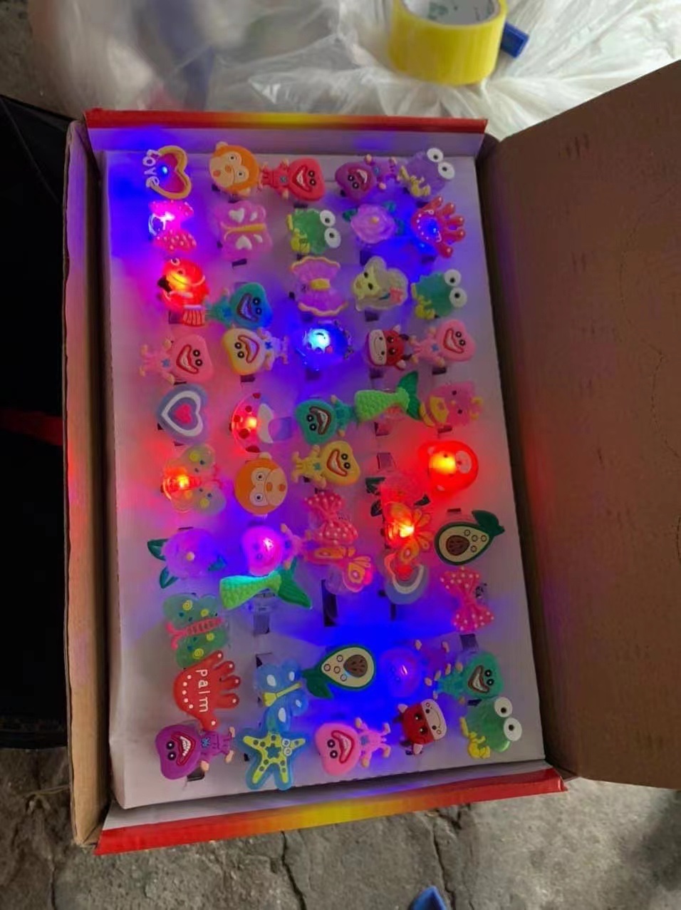 灯光玩具/面具/飞叶/玩具总动员白底实物图