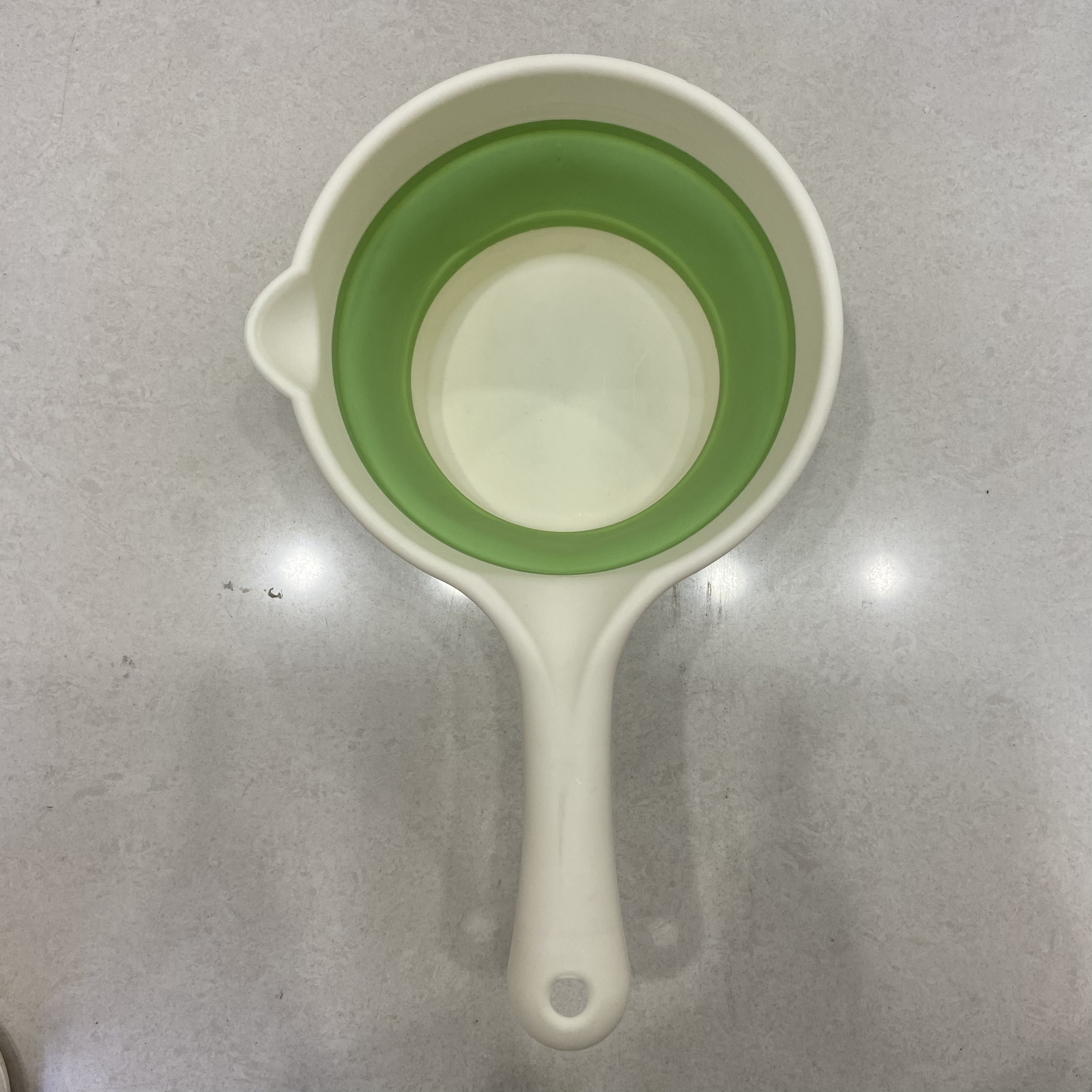 折叠水瓢白底实物图