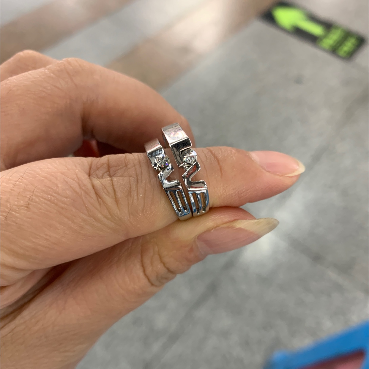 Cheng Jie stainless steel jewelry wholesale fashion trend casual temperament slim-fit Korean version of the tide atmosphere grade full figure