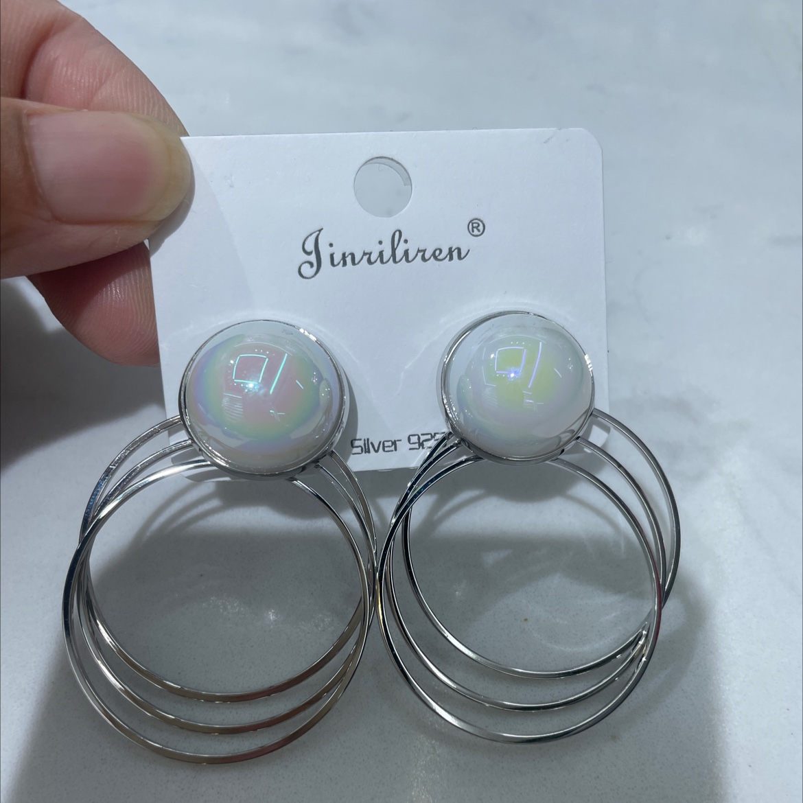 Today, the Korean version of the beauty earrings features a geometric design style with pearls and a fashionable look details Picture