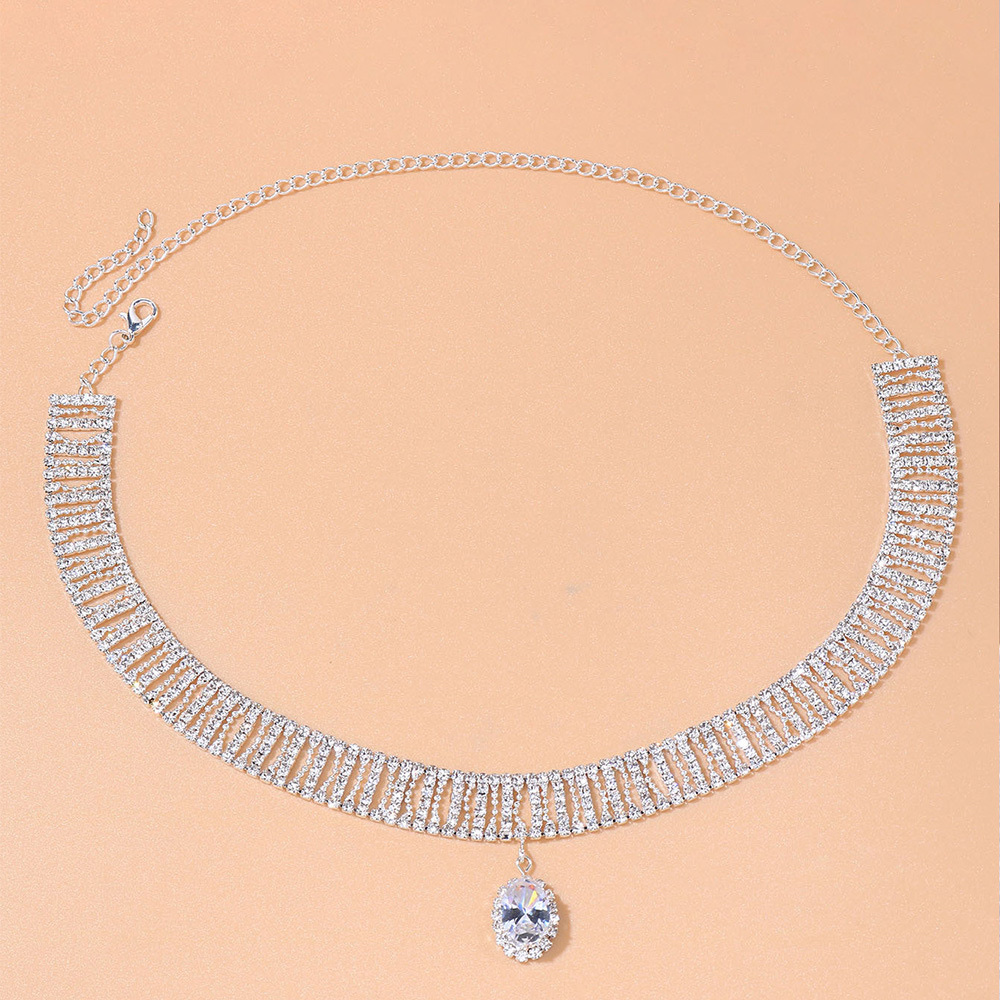 New cross-border products from Europe and America, trendy and versatile, shiny pendant necklace, fashionable and light luxury, hollowed-out rhinestone necklace cxzs Specification image