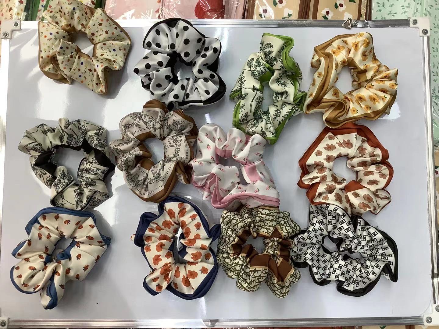 Korean style fashionable and trendy Korean style satin sausage rings, low ponytail, bun hairstyle. Item Picture