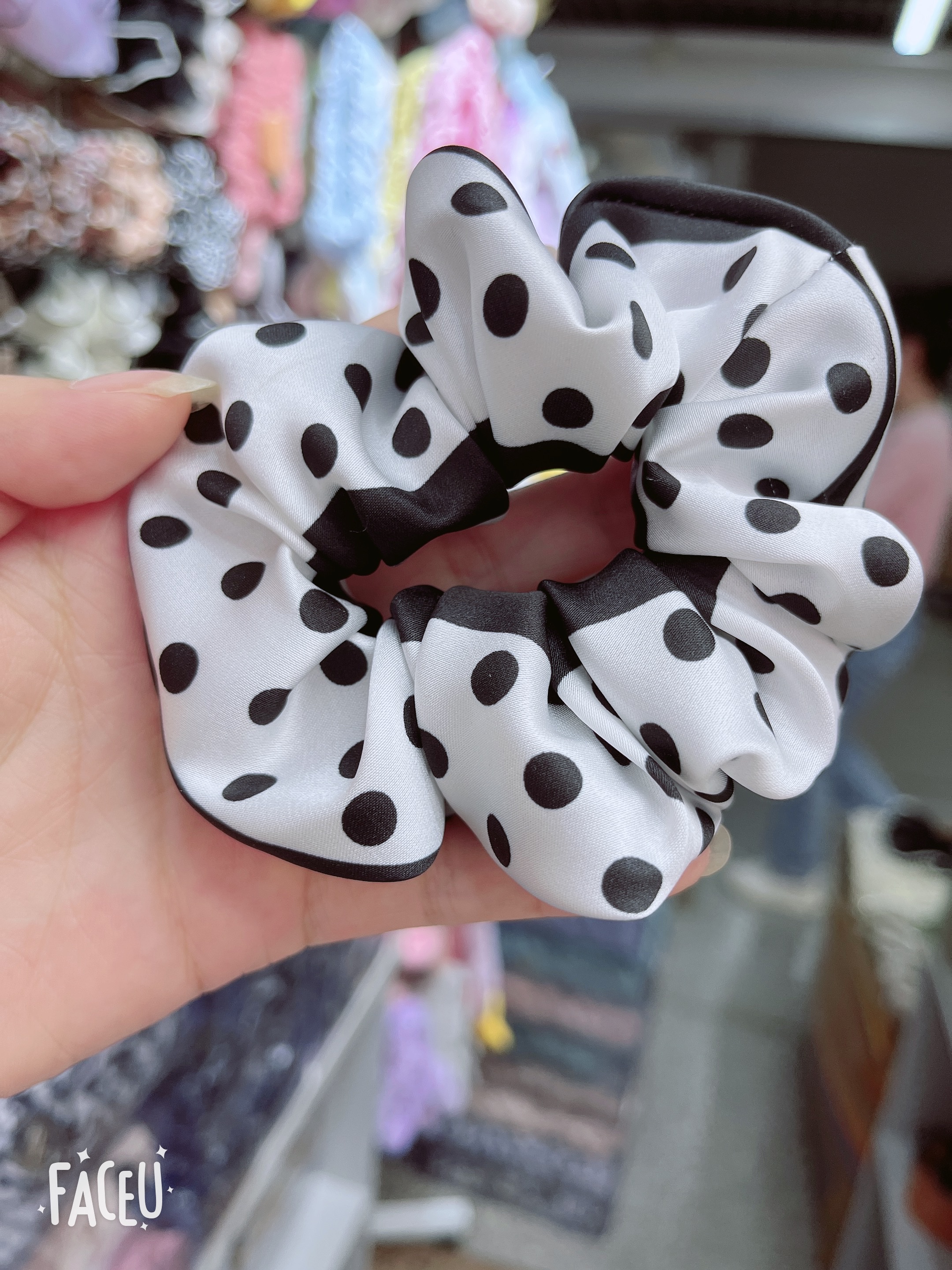 Korean style fashionable and trendy Korean style satin sausage rings, low ponytail, bun hairstyle. details Picture