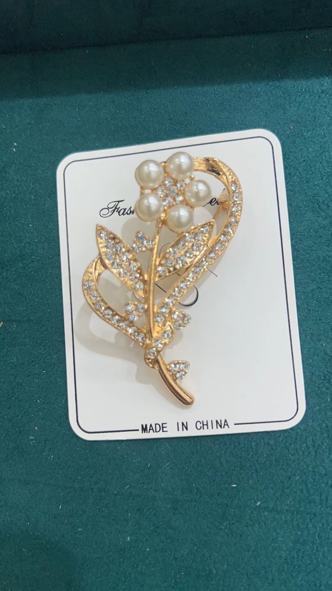 水晶鲨鱼夹胸章胸牌 胸针一字针女士v领日韩款 蝴蝶胸针时尚配饰 精致饰品新款上市