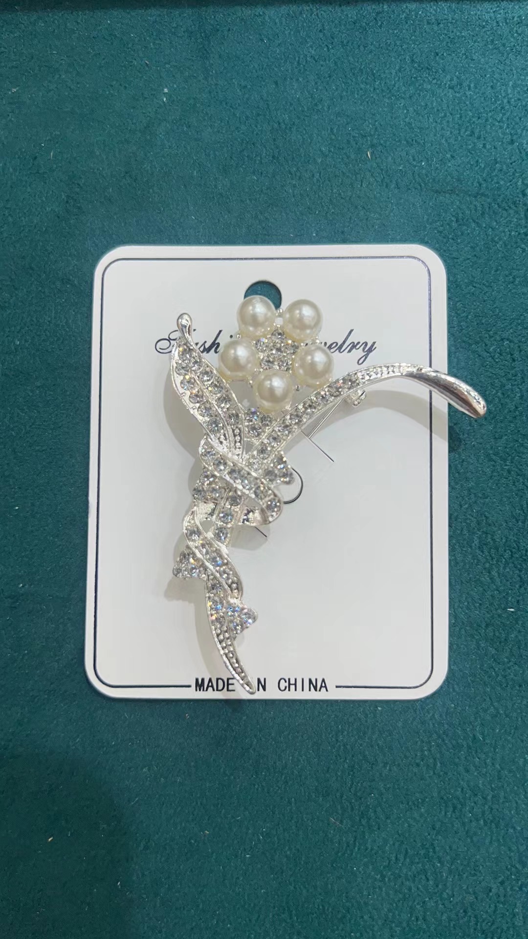 水晶鲨鱼夹胸章胸牌 胸针一字针女士v领日韩款 蝴蝶胸针时尚饰品 个性创意胸针装饰品