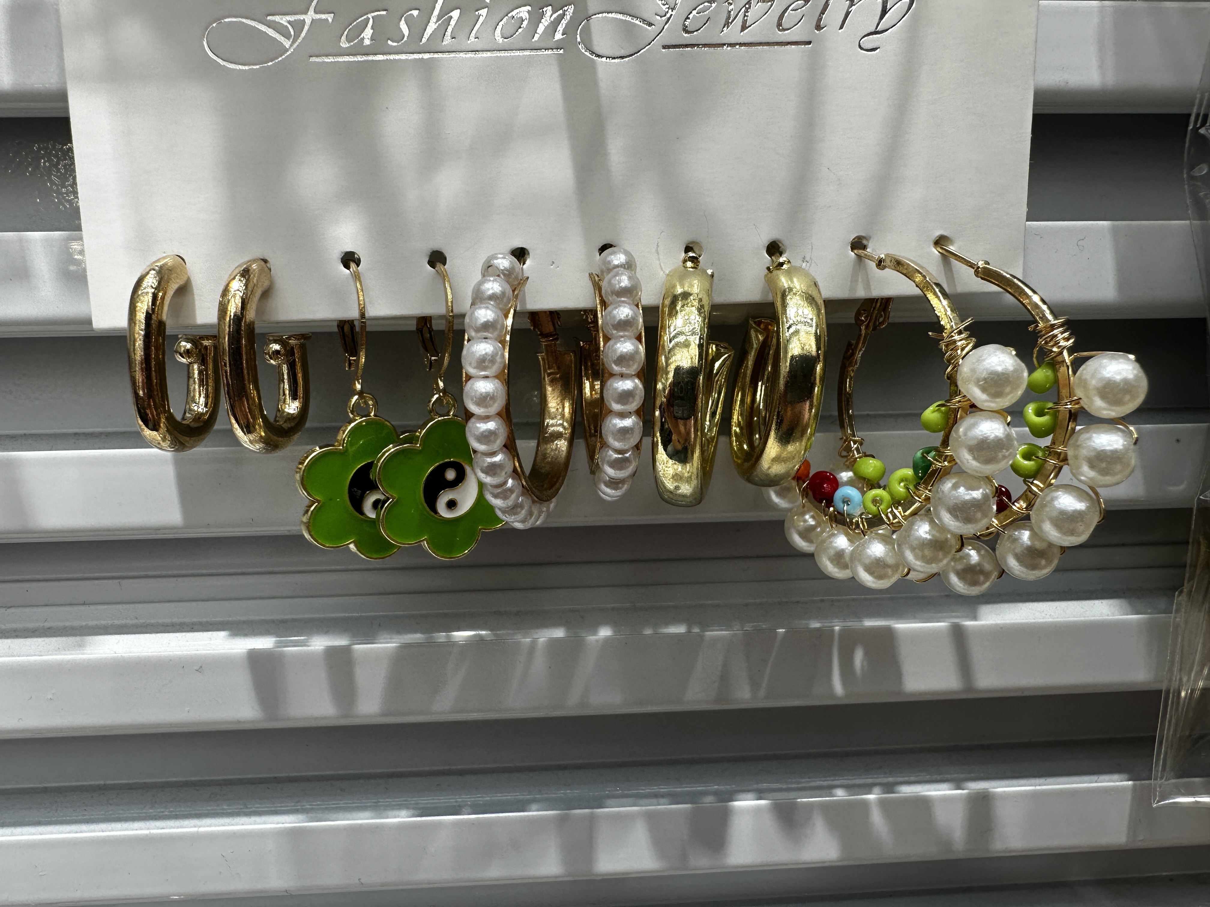 Pearl earrings 镶嵌珍珠女士耳环 法式复古耳圈套装组合