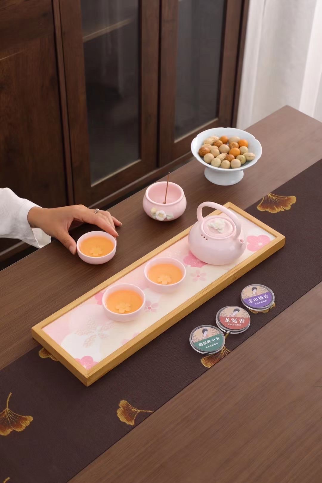 High-Grade Sheep Fat Jade Porcelain Travel Set Tao Li Jia Red Pine Process 8069