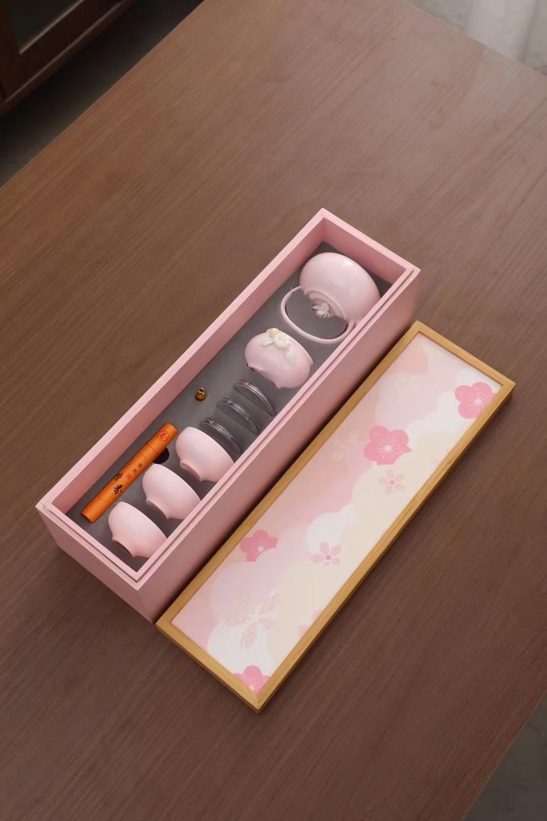 High-end sheep fat jade porcelain travel set, Li Family Red Pine Craft 8069 Application Scenario