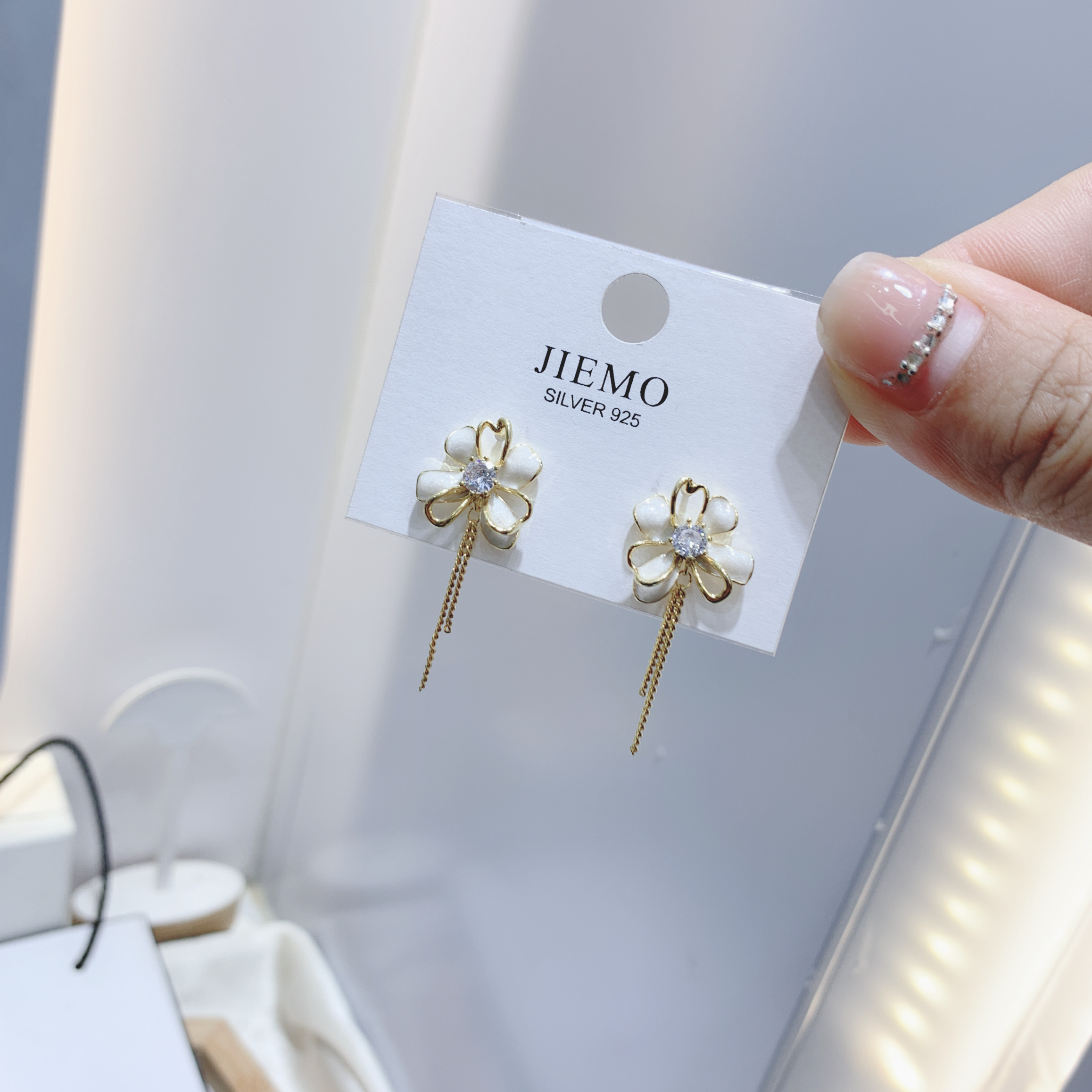 Oil-dripping tassel earrings