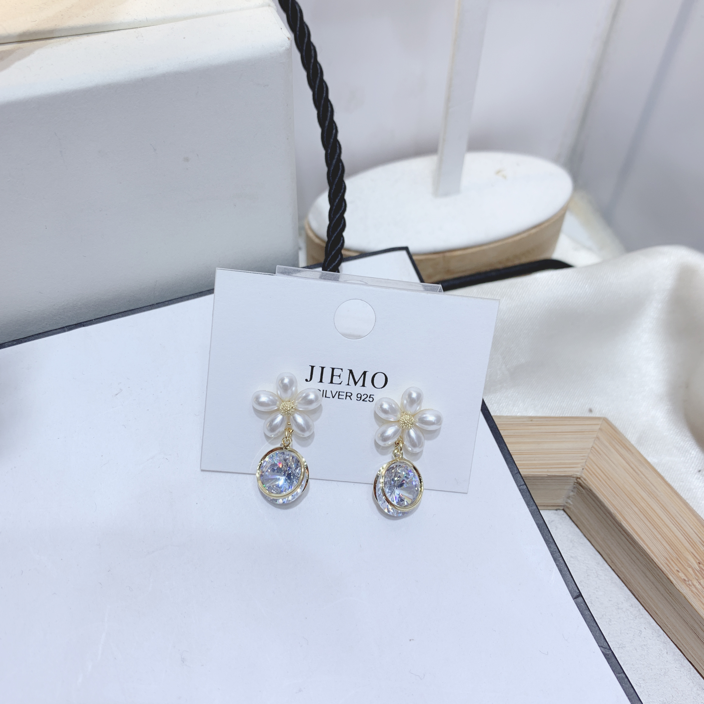 Five-petal flower earrings