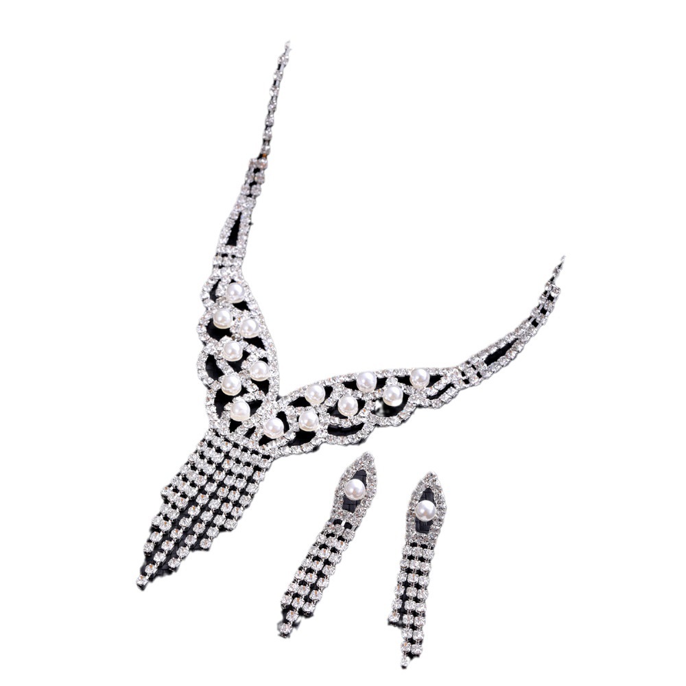 European and American retro full diamond pearl tassel collarbone necklace, earrings, claw chain, rhinestone dress, versatile necklace cxzs Application Scenario