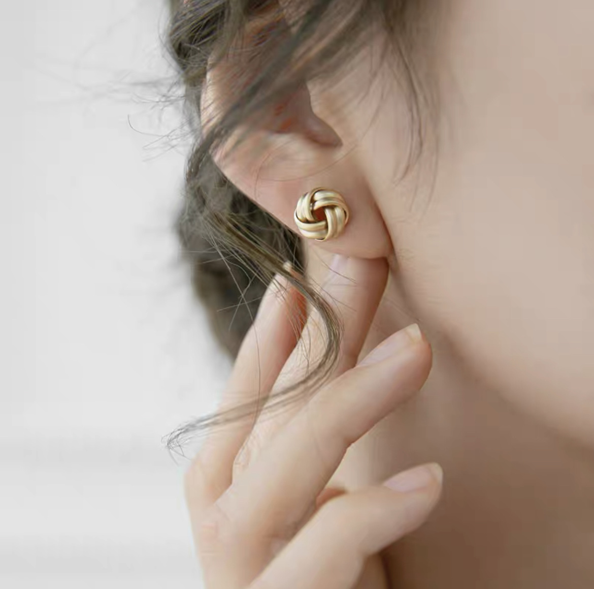 Korean Explosive High-Grade Dumb Gold Light Luxury Niche Design New Earrings Fate Season Specification drawing