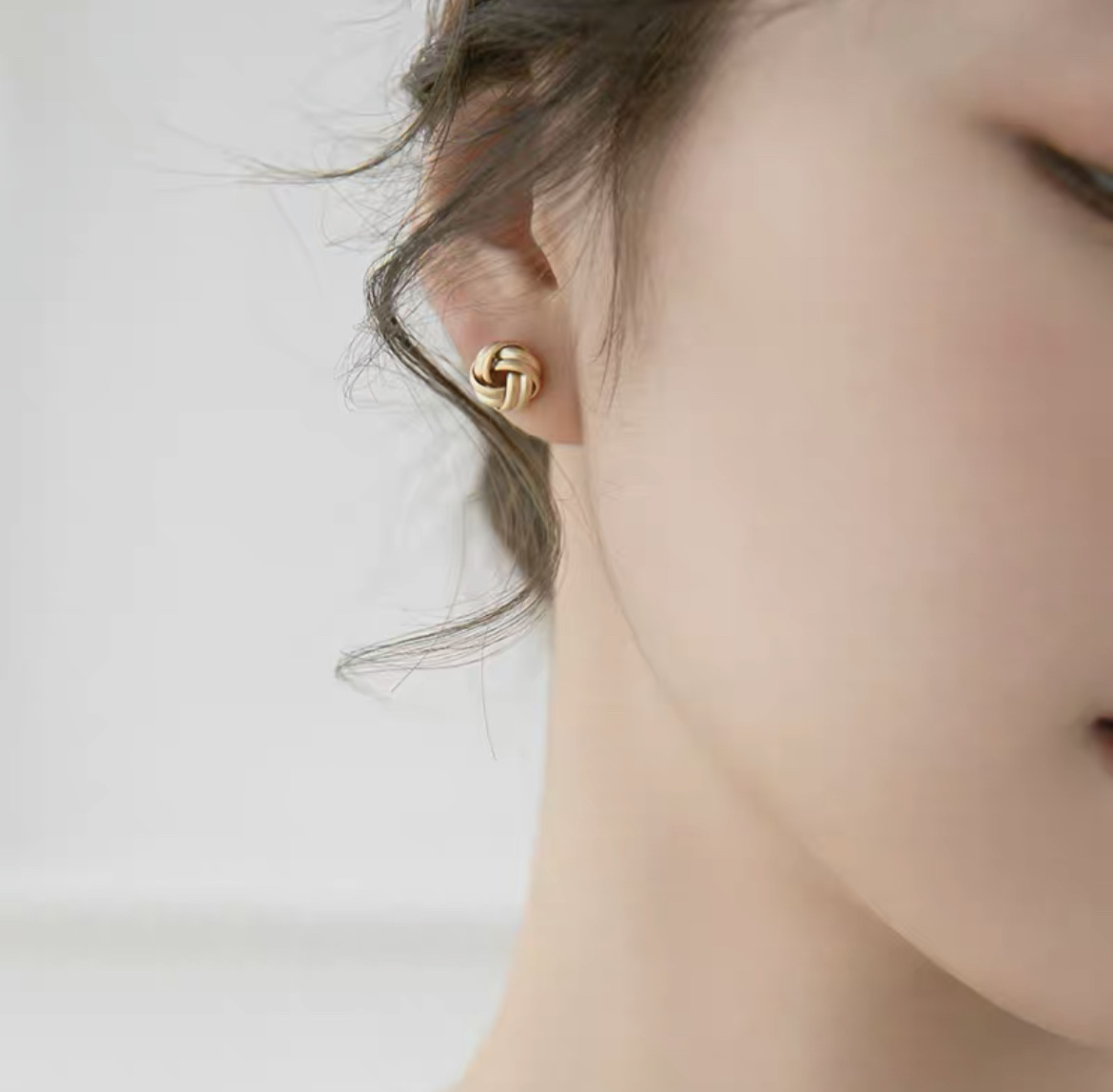 Korean Explosive High-Grade Dumb Gold Light Luxury Niche Design New Earrings Fate Season details Picture