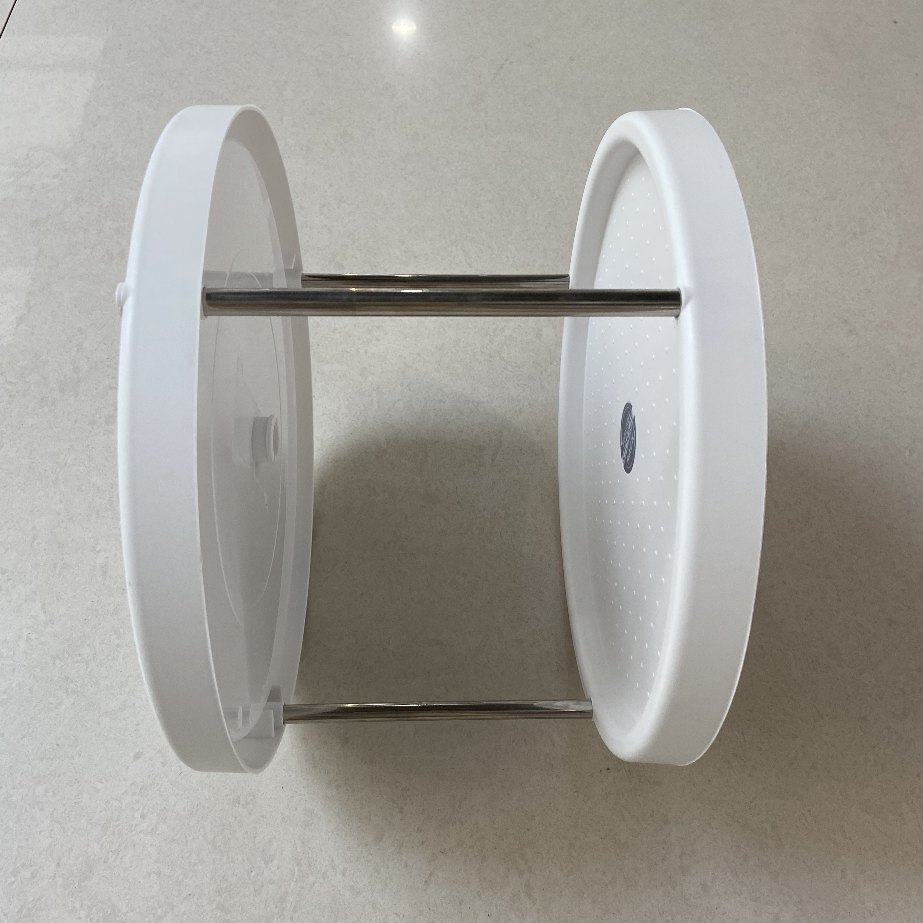 ويمكن إعداد الرفوف الدوارة للتوابل في المطبخ Specification image