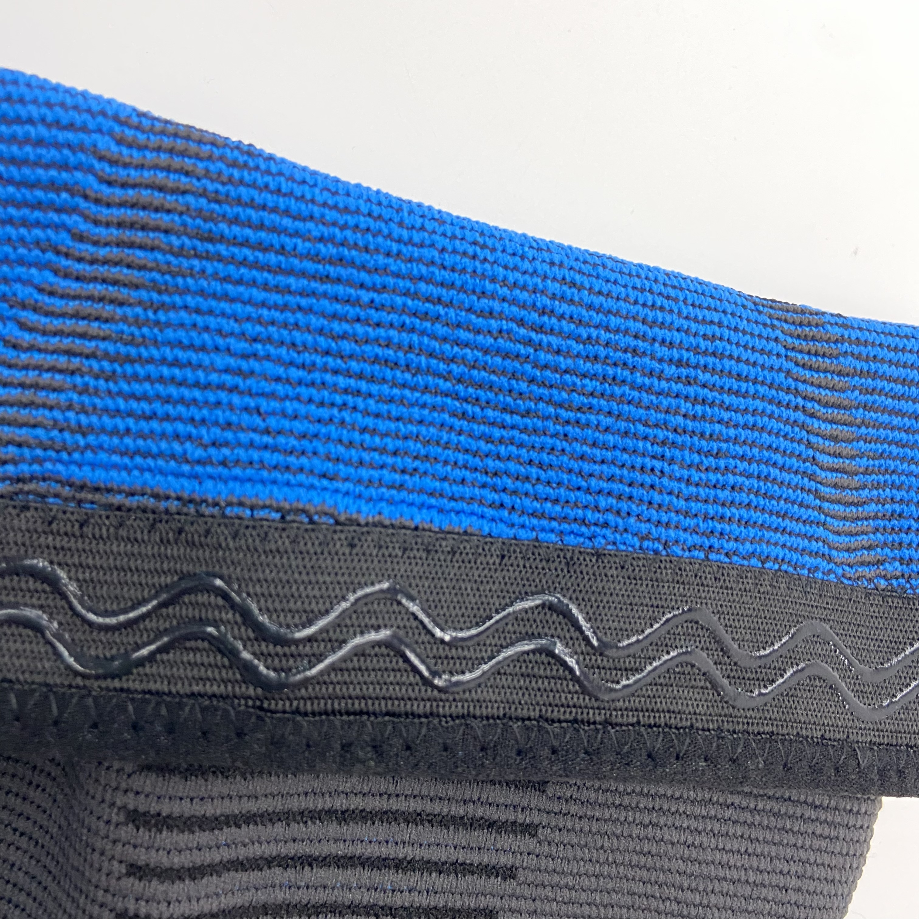 Outdoor sports polyester knee pads, mountain climbing fitness sports protective gear, anti-slip thin breathable basketball cycling knee pads Item Picture