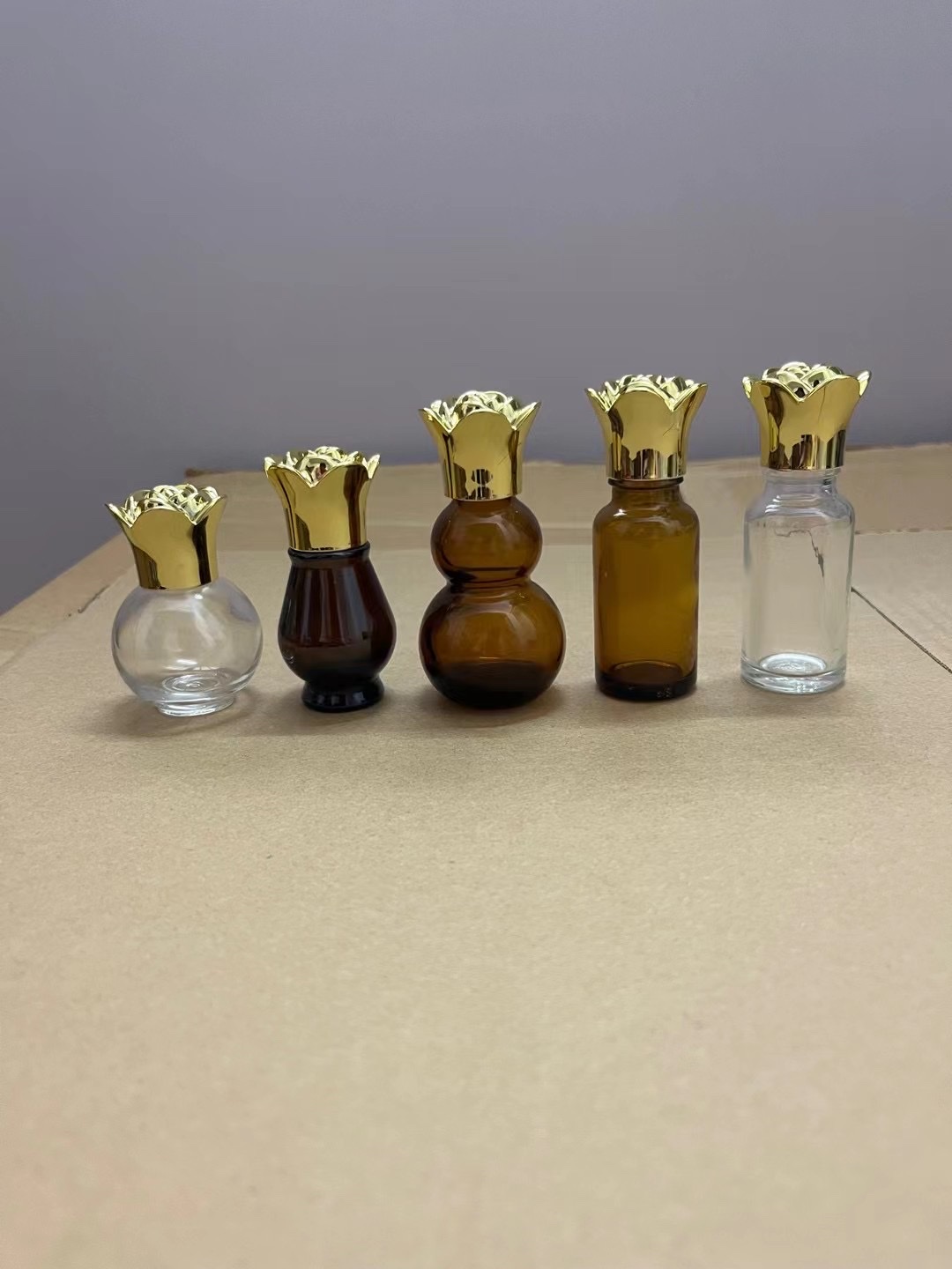 Houde Glass Factory offers direct sales of essential oil bottles, tea-colored transparent bottles, green bottles, droppers and aluminum foil caps