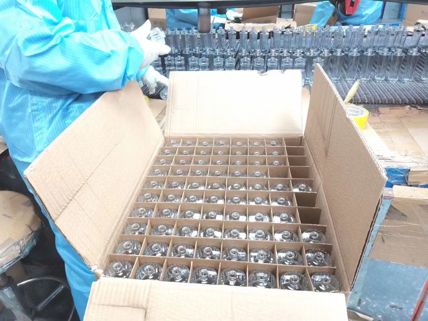 Houde Glass Factory customizes 100-milliliter square aromatherapy empty bottles with aluminum foil caps in multiple sizes based on samples Specification image