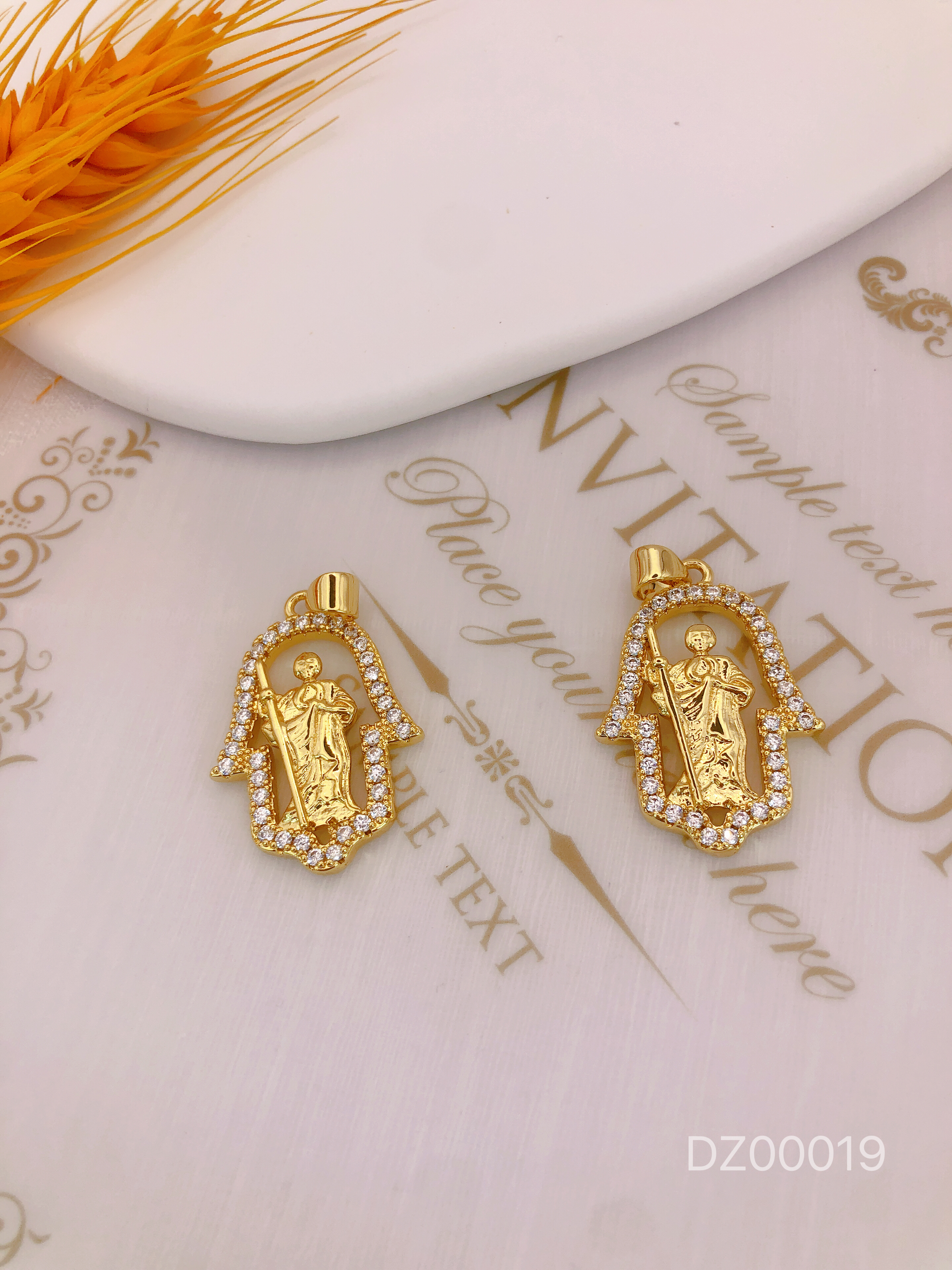 Cross border fashion jewelry micro set Jesus palm pendant copper gold plated thumbnail