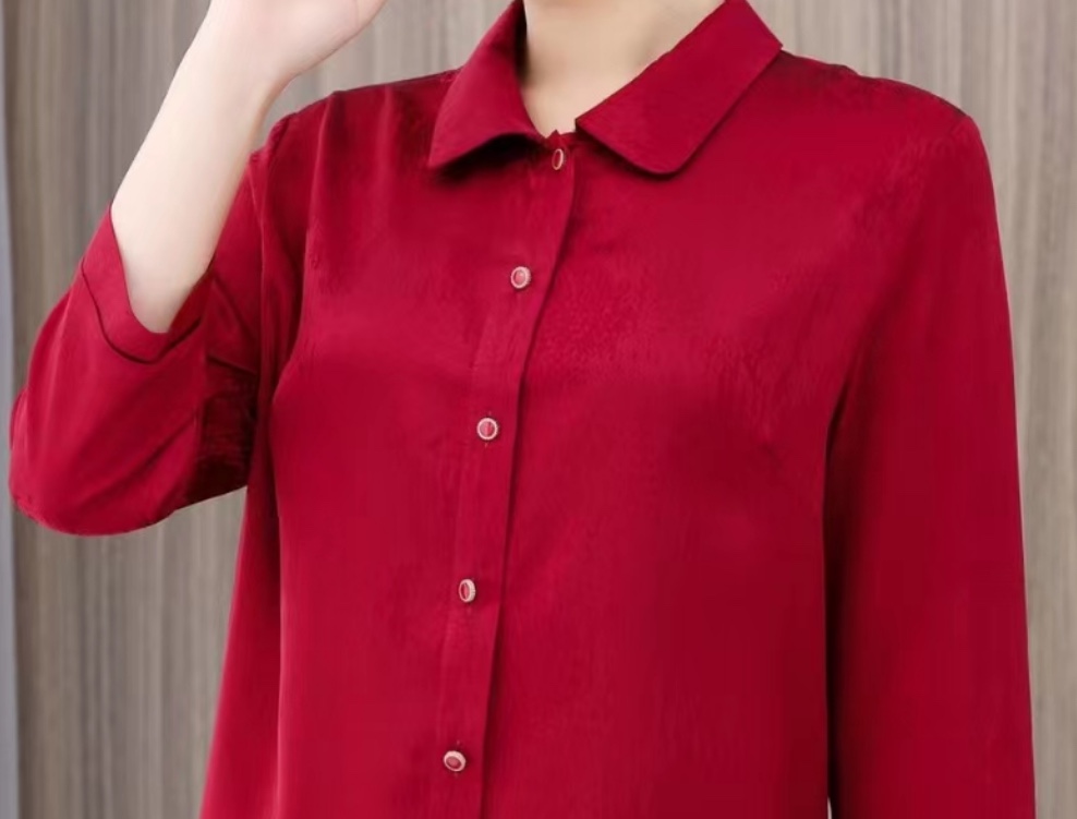 2023 New women's autumn and winter tops: Long-sleeved cardigan, silk-like red shirt for middle-aged and elderly people Specification image