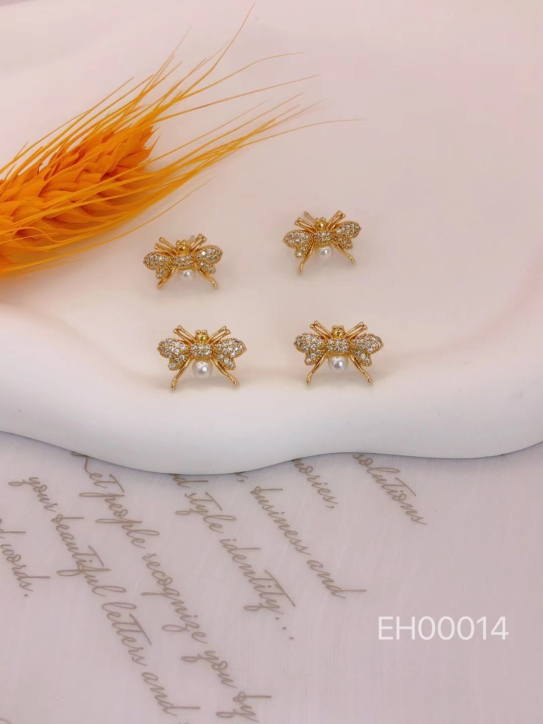 Bee pearl earrings zircon inlaid earrings gentle fashion with fine copper gold-plated jewelry thumbnail