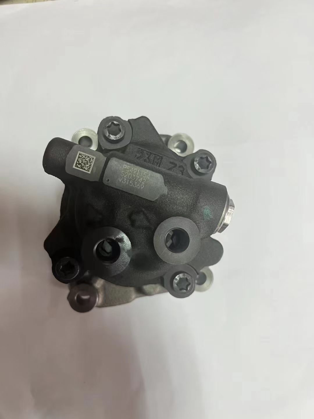 Applicable to Dongfeng Cummins ISLe engine accessory ISL8.9 engine fuel pump 5594766 3973328