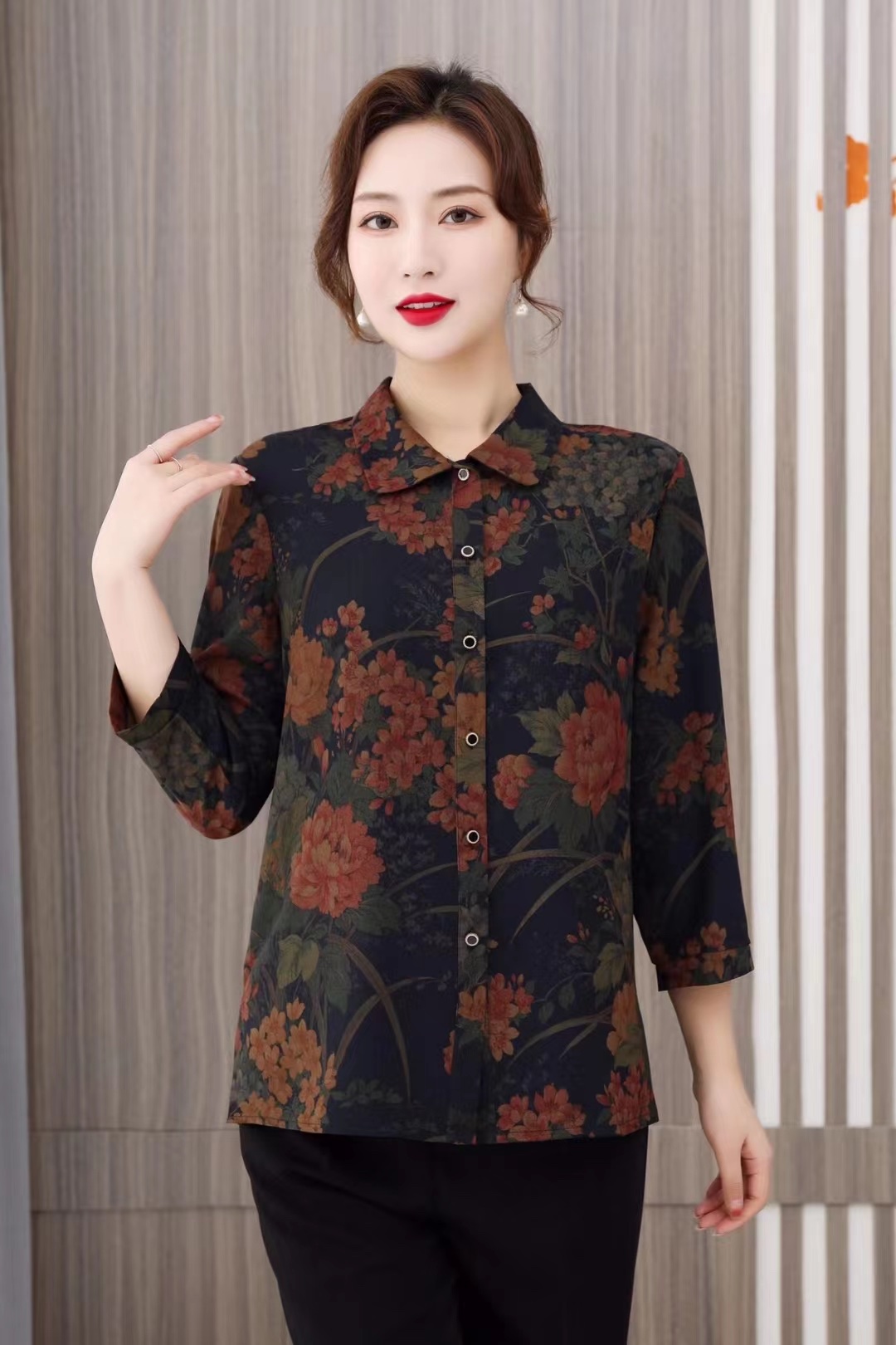 2023 New women's autumn and winter dark pattern tops, long-sleeved cardigans for middle-aged and elderly people, silk-like shirts Item Picture