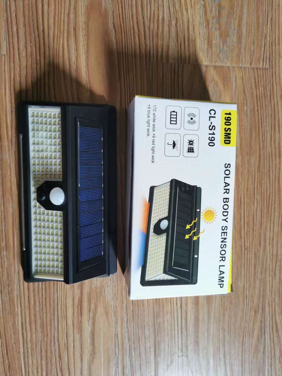 欧立普LED太阳能庭院壁灯：阳光温暖室外环境光影温馨