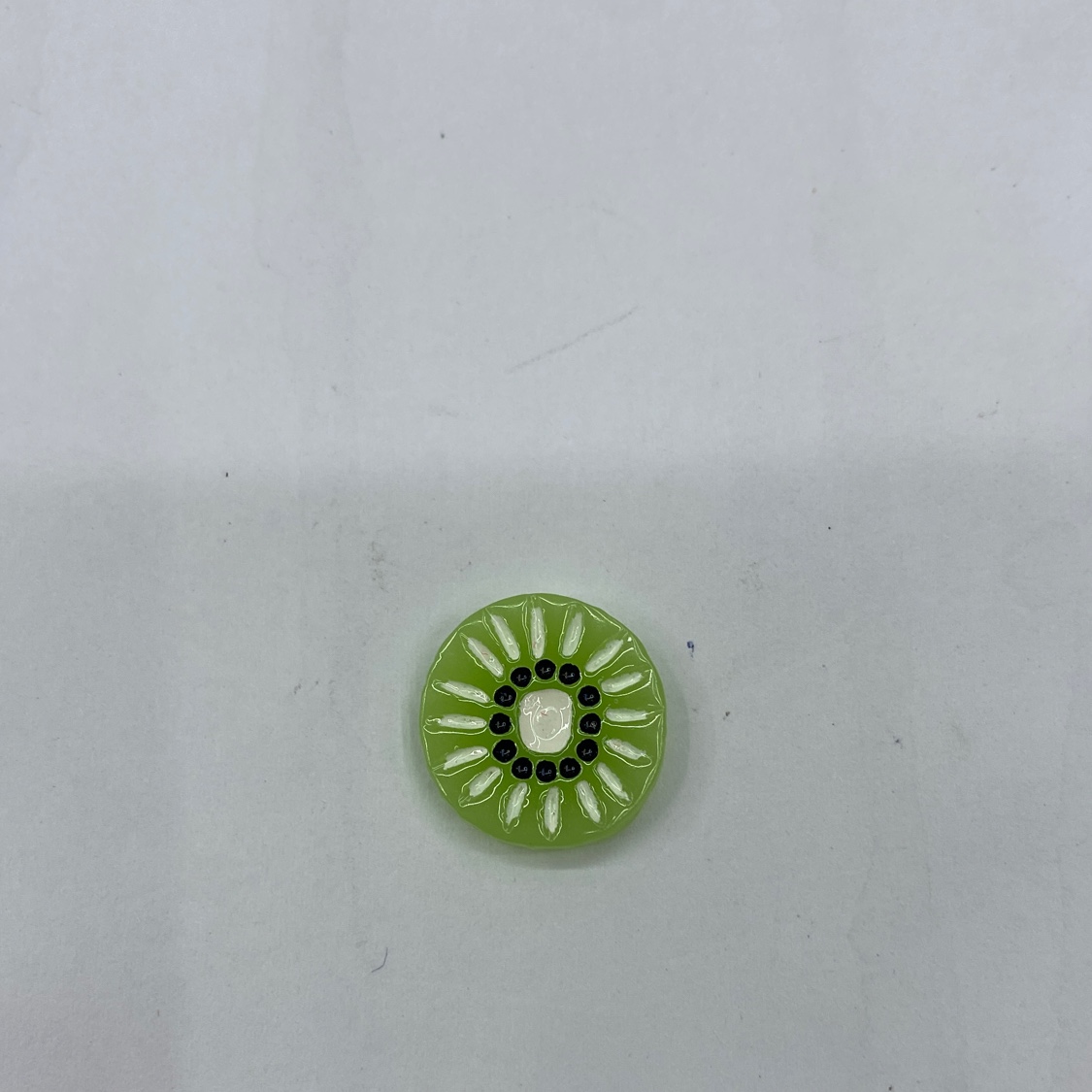 diy resin accessories kiwi slices produced by resin accessory manufacturers
