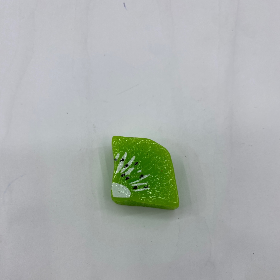 diy resin accessories for kiwifruit produced by resin accessory manufacturers