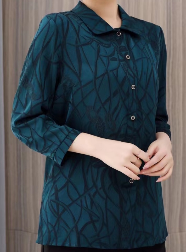 2023 New women's autumn and winter tops: Long-sleeved net green cardigan and silk-like shirt for middle-aged and elderly people Application Scenario