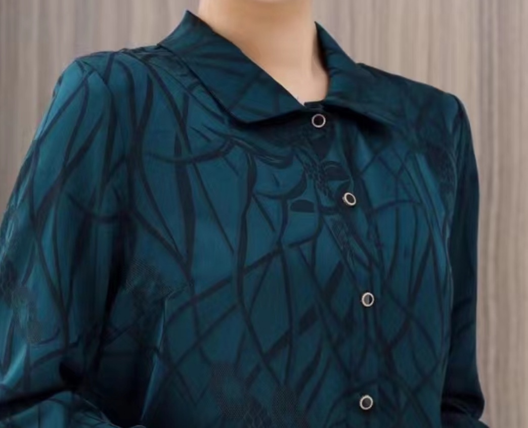 2023 New women's autumn and winter tops: Long-sleeved net green cardigan and silk-like shirt for middle-aged and elderly people details Picture