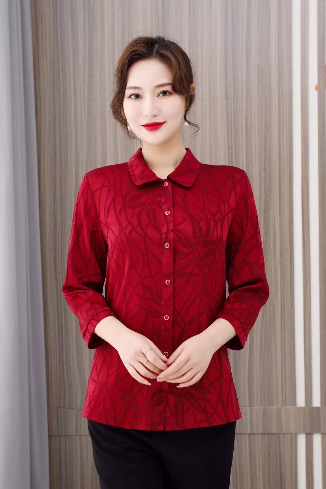 2023 New women's autumn and winter tops: Long-sleeved net red cardigan and silk-like shirt for middle-aged and elderly people Item Picture
