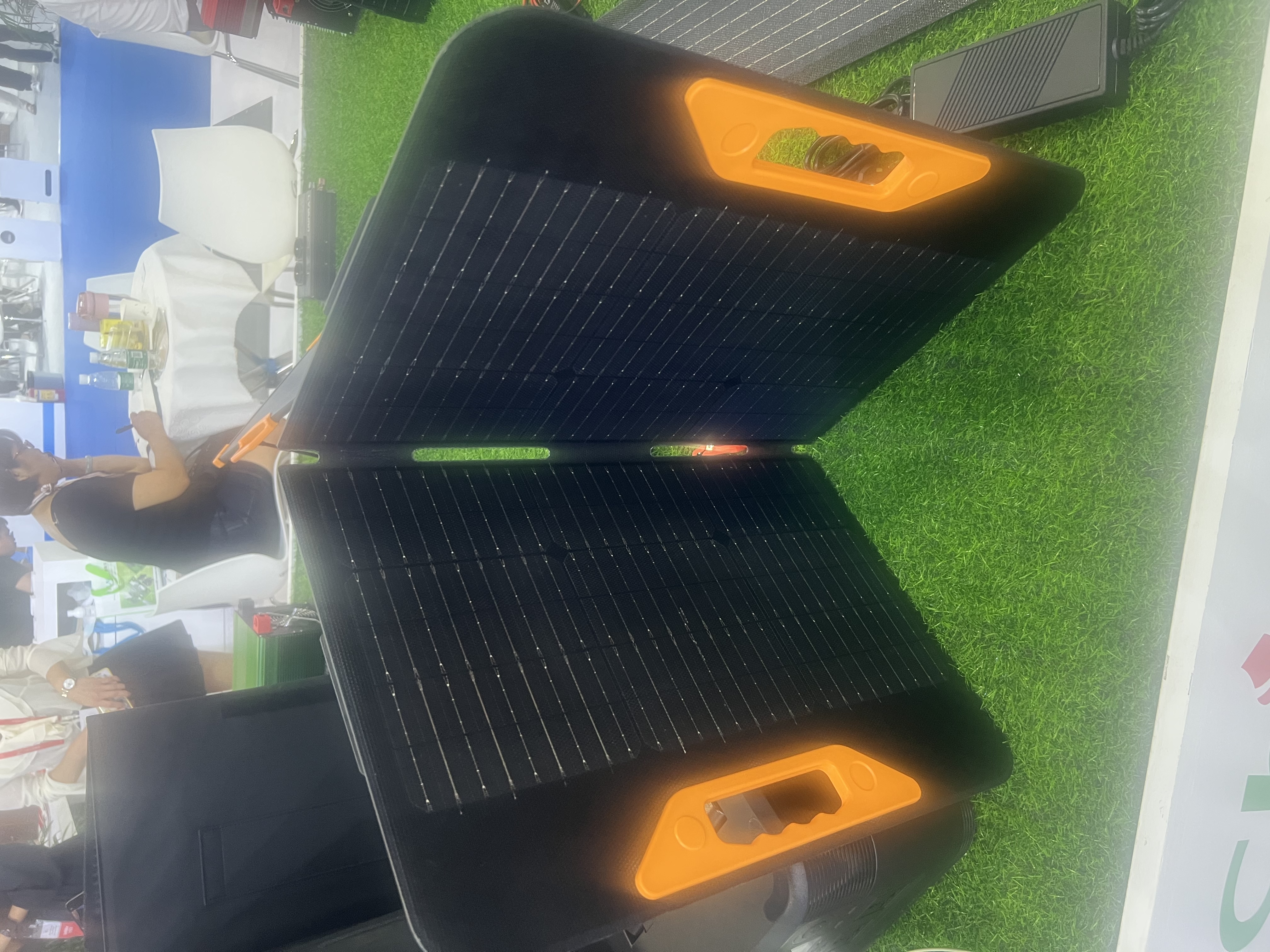 لوحة شمسية قابلة للطي 100W