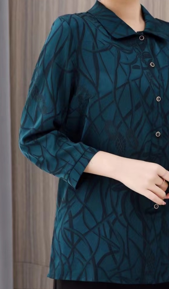 2023 New women's autumn and winter tops: Long-sleeved net green cardigan and silk-like shirt for middle-aged and elderly people Specification image